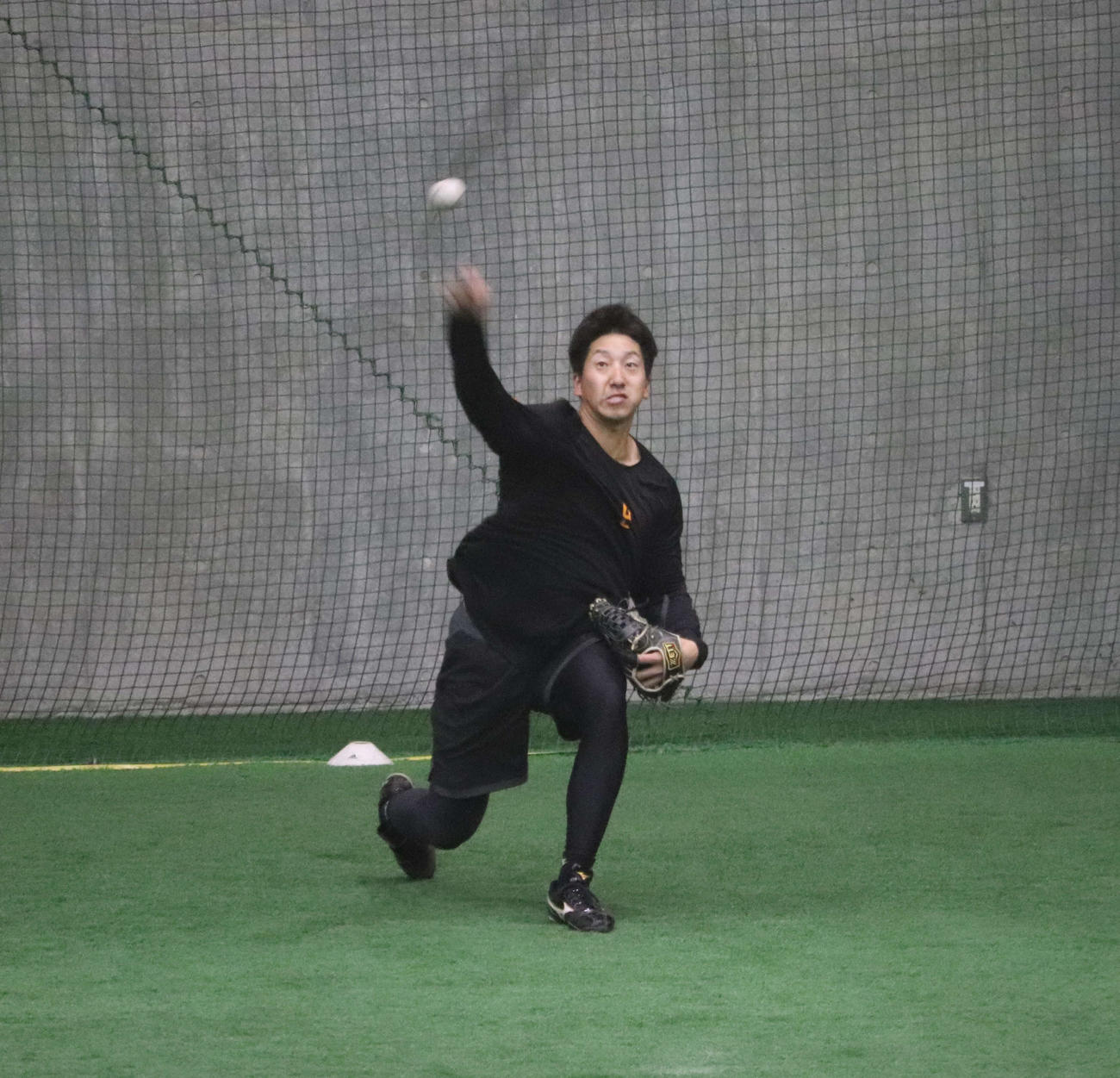 ジャイアンツ球場でキャッチボールを行った巨人大勢（撮影・小早川宗一郎）