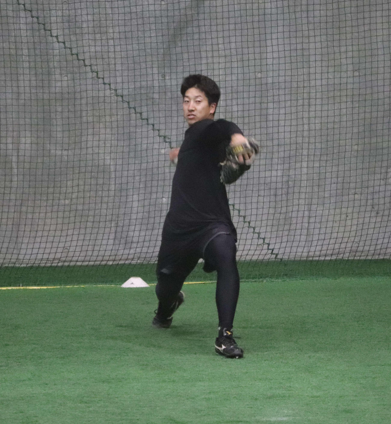 ジャイアンツ球場でキャッチボールを行った巨人大勢（撮影・小早川宗一郎）