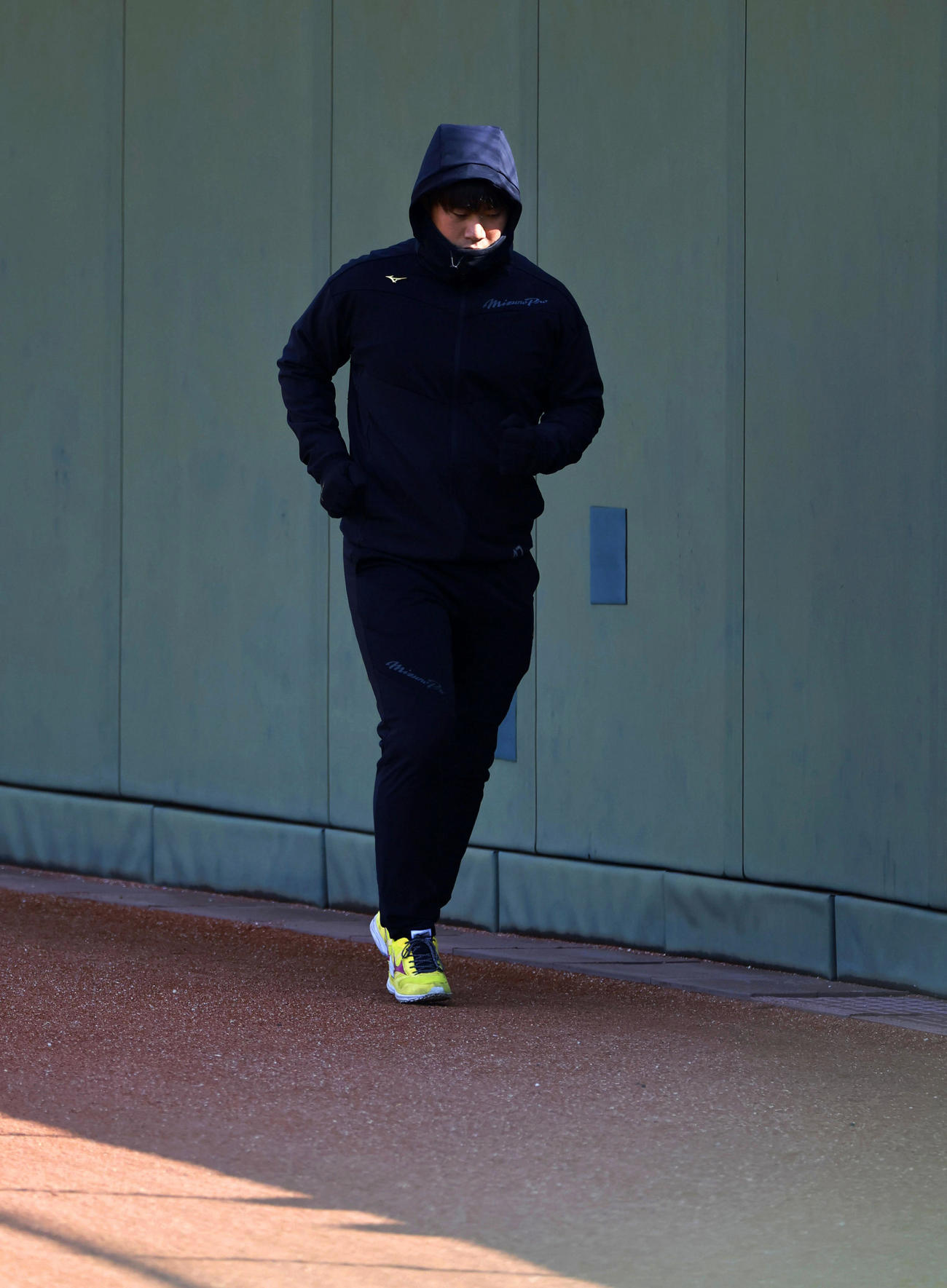 ランニングをする阪神桐敷（撮影・藤尾明華）