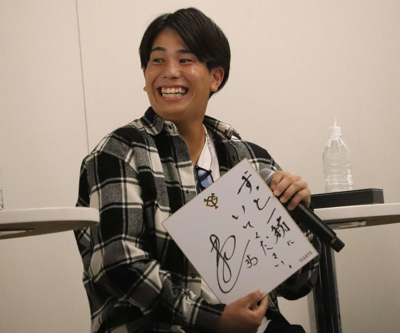 トークショーに出演し、胸キュンの告白セリフを発表する巨人門脇（撮影・小早川宗一郎）