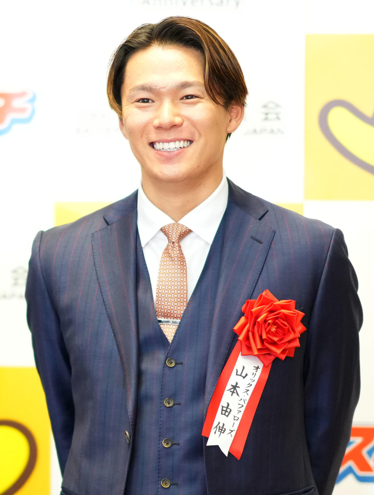 笑顔を見せるオリックス山本（撮影・横山健太）