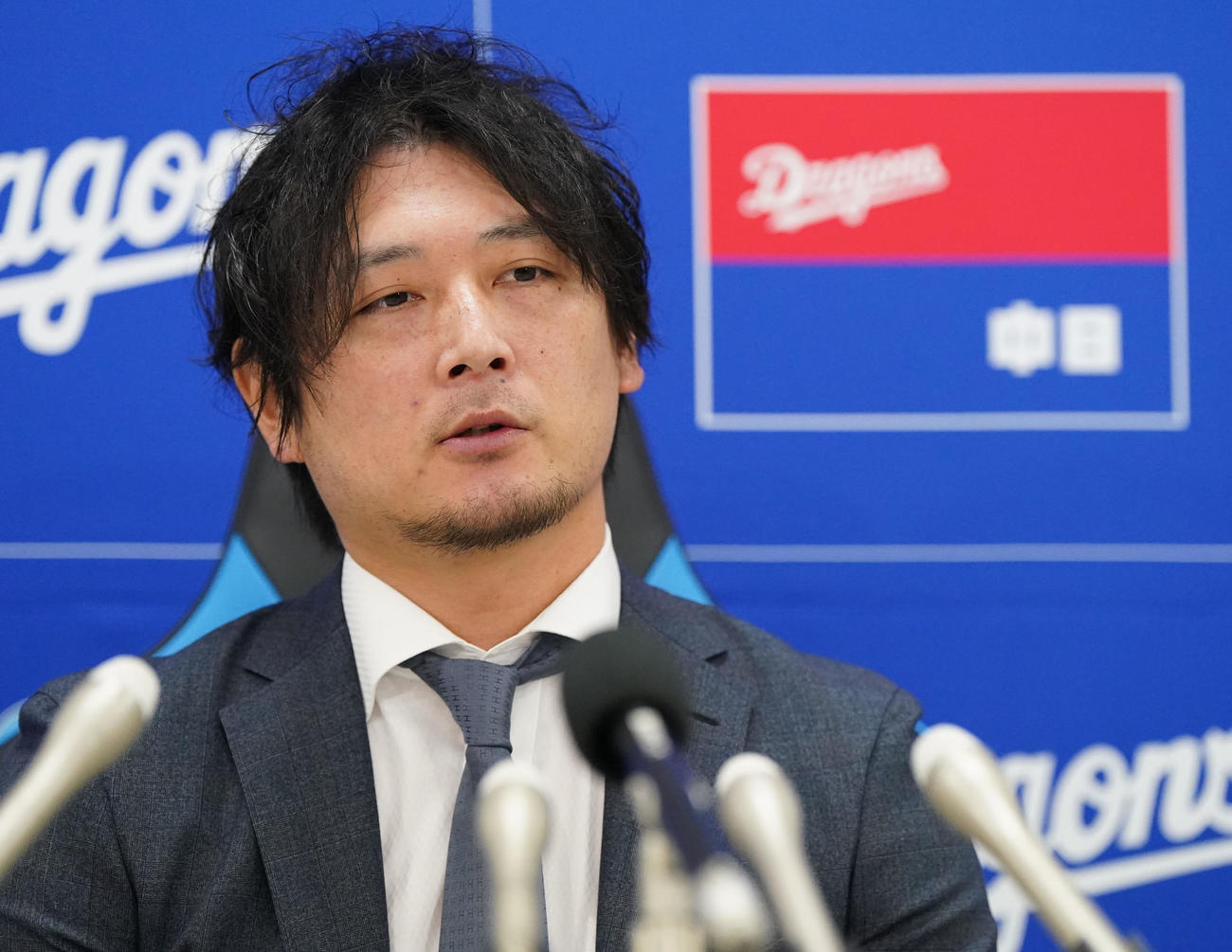 契約交渉を終え会見する涌井（撮影・森本幸一）