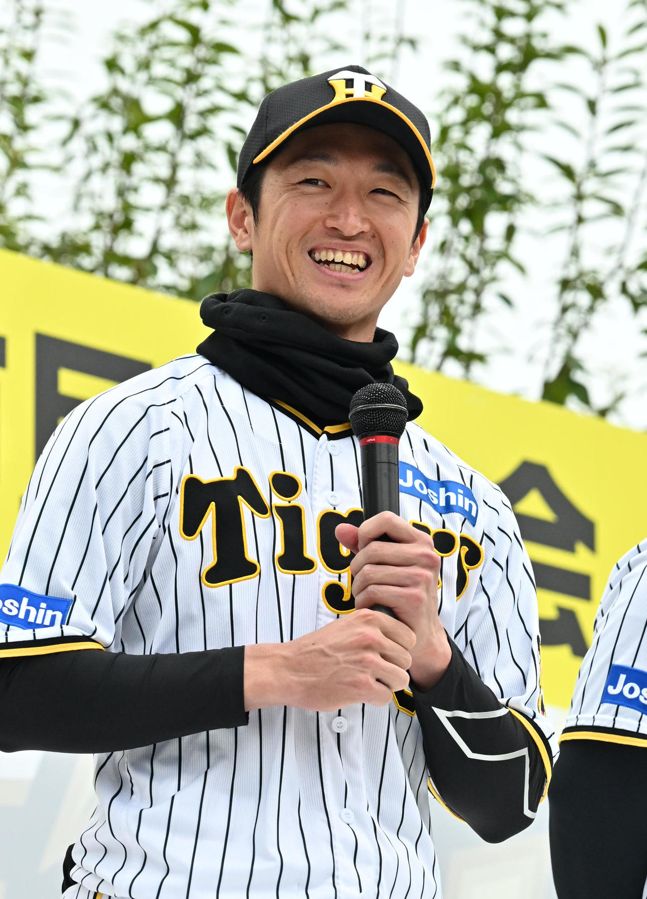 西宮で司会者の質問に答える近本（撮影・石井愛子）