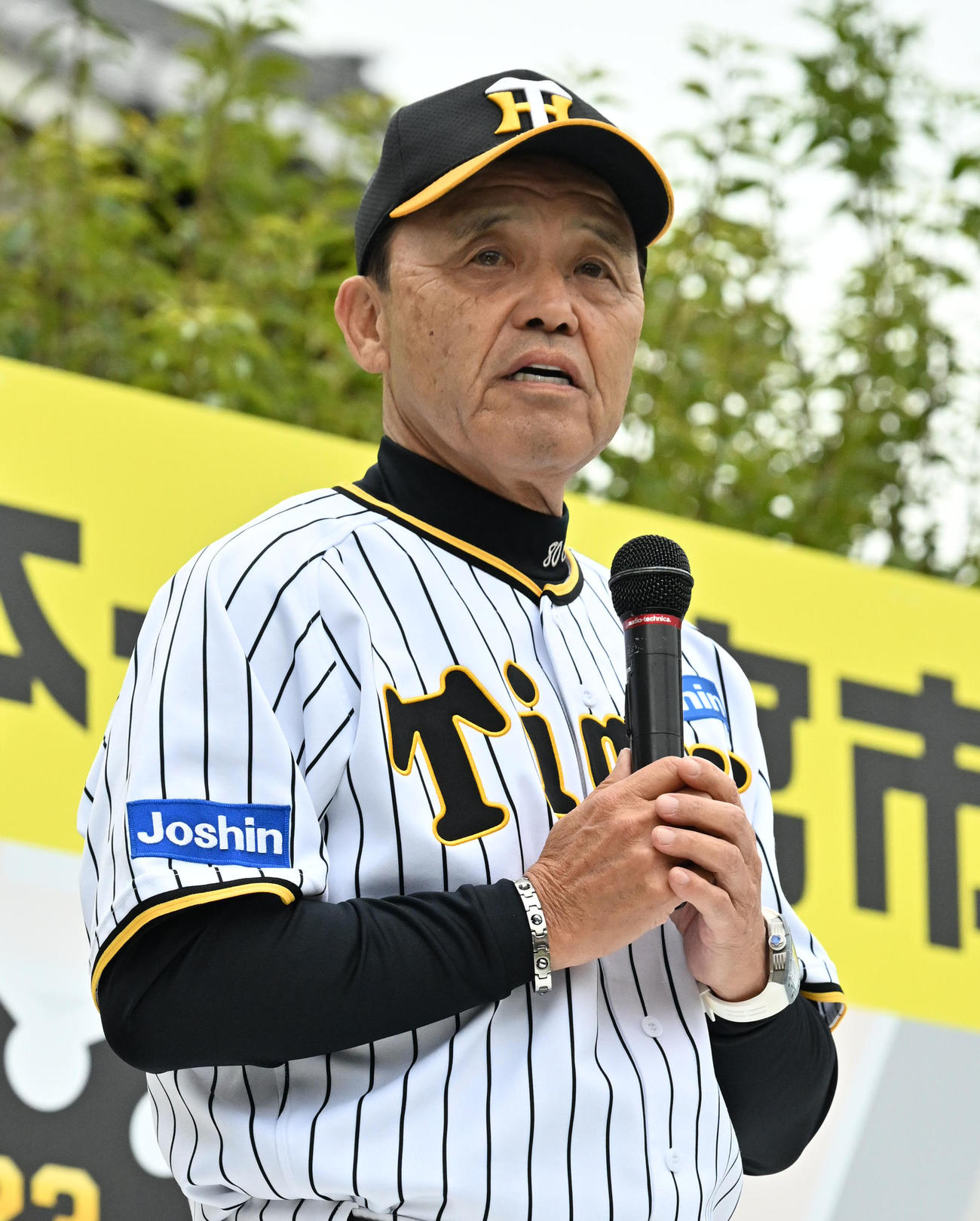 司会者の質問に答える岡田監督（撮影・石井愛子）