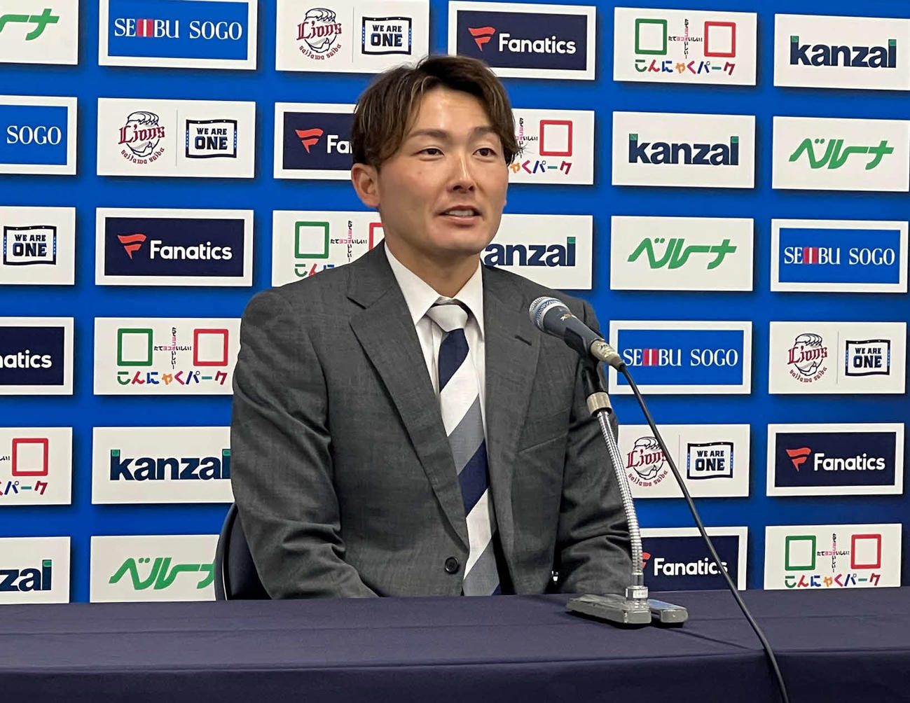 契約更改交渉を終えた西武源田（撮影・金子真仁）