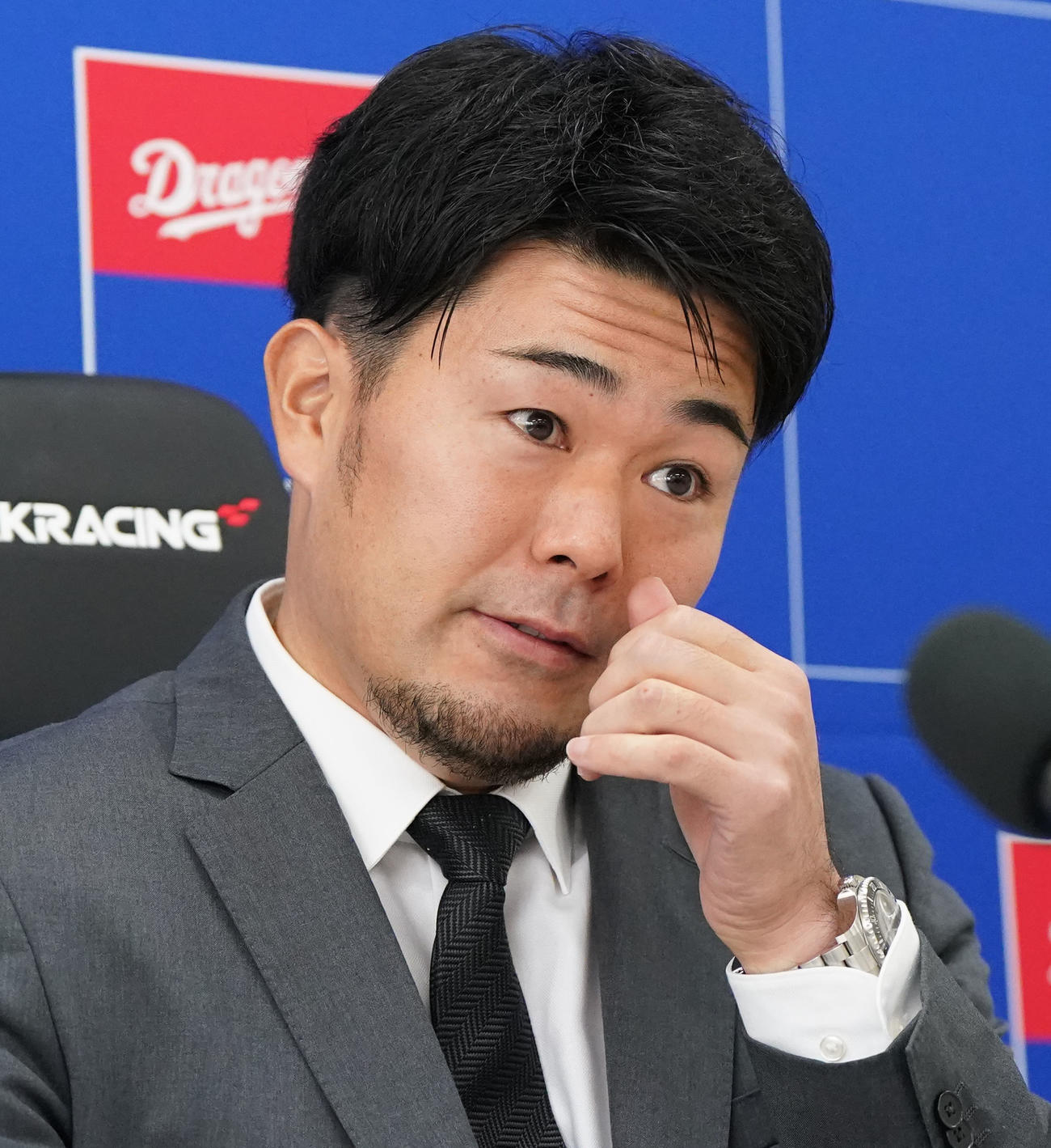 契約交渉を終え会見する木下（撮影・森本幸一）