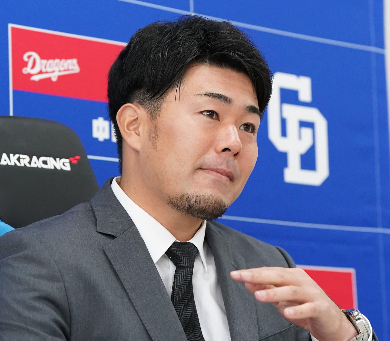 契約交渉を終え会見する木下（撮影・森本幸一）