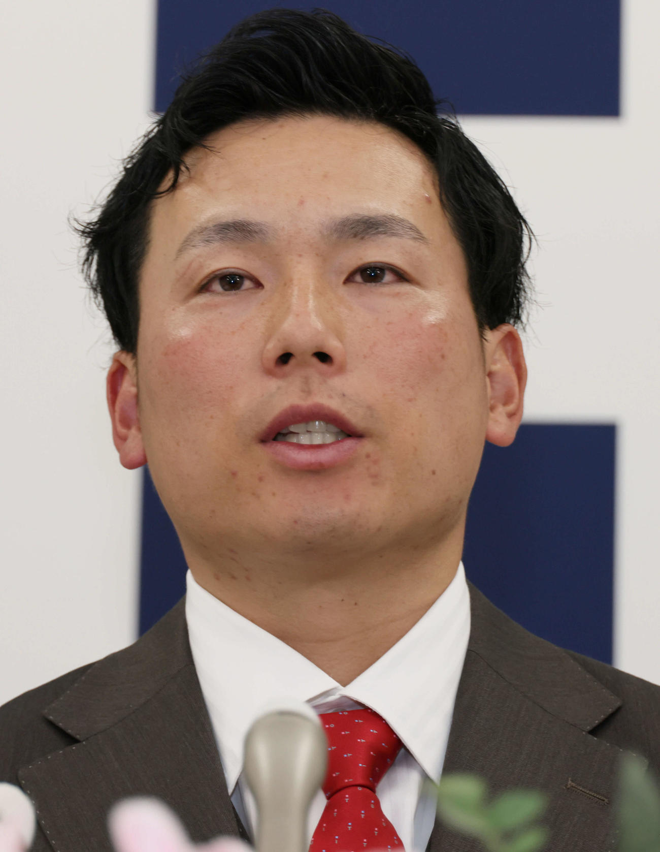 2000万円増の推定1億1500万円で契約更改し、会見する広島栗林（撮影・加藤孝規）