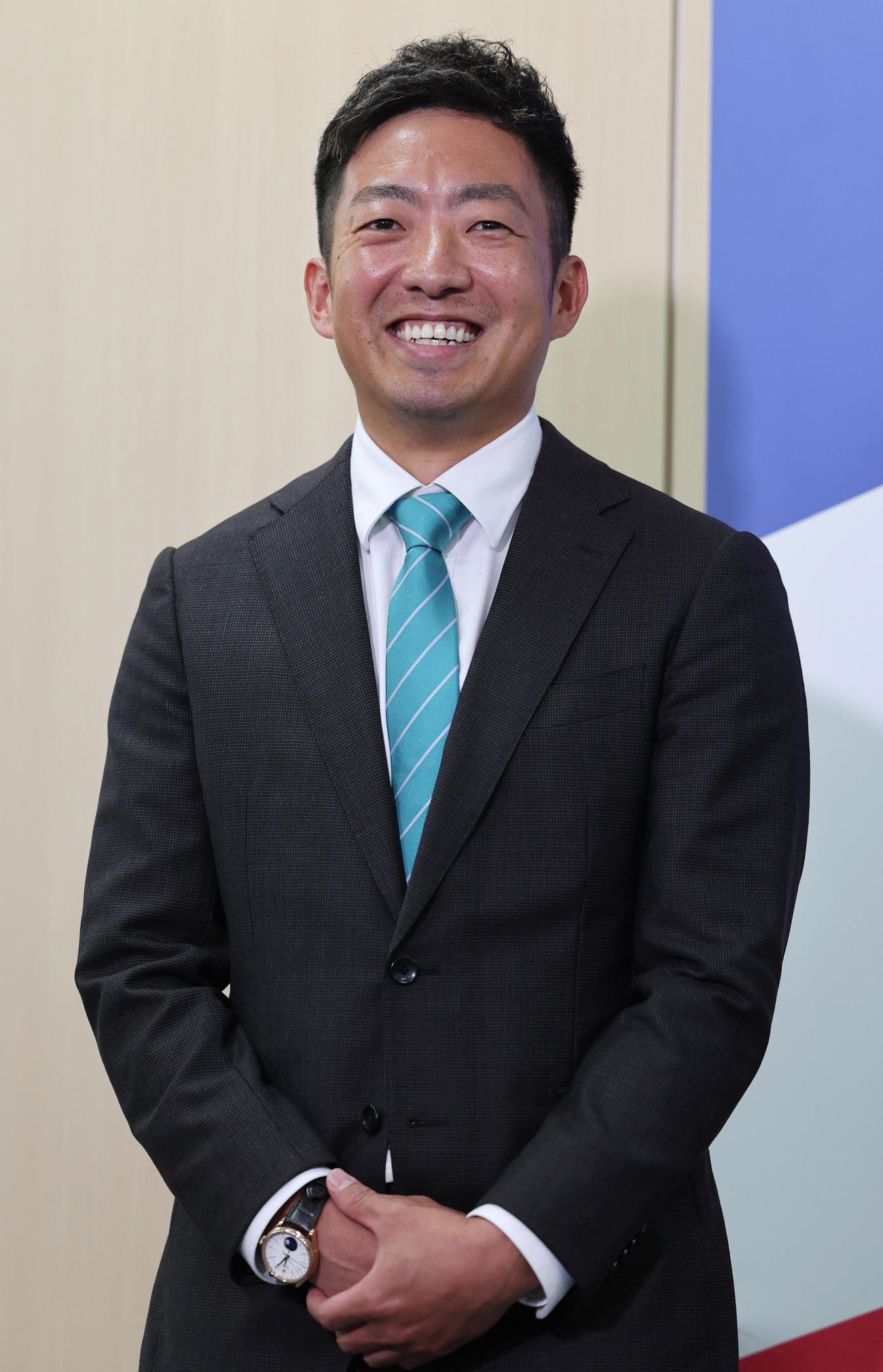 入団会見を行うヤクルト嘉弥真（撮影・野上伸悟）