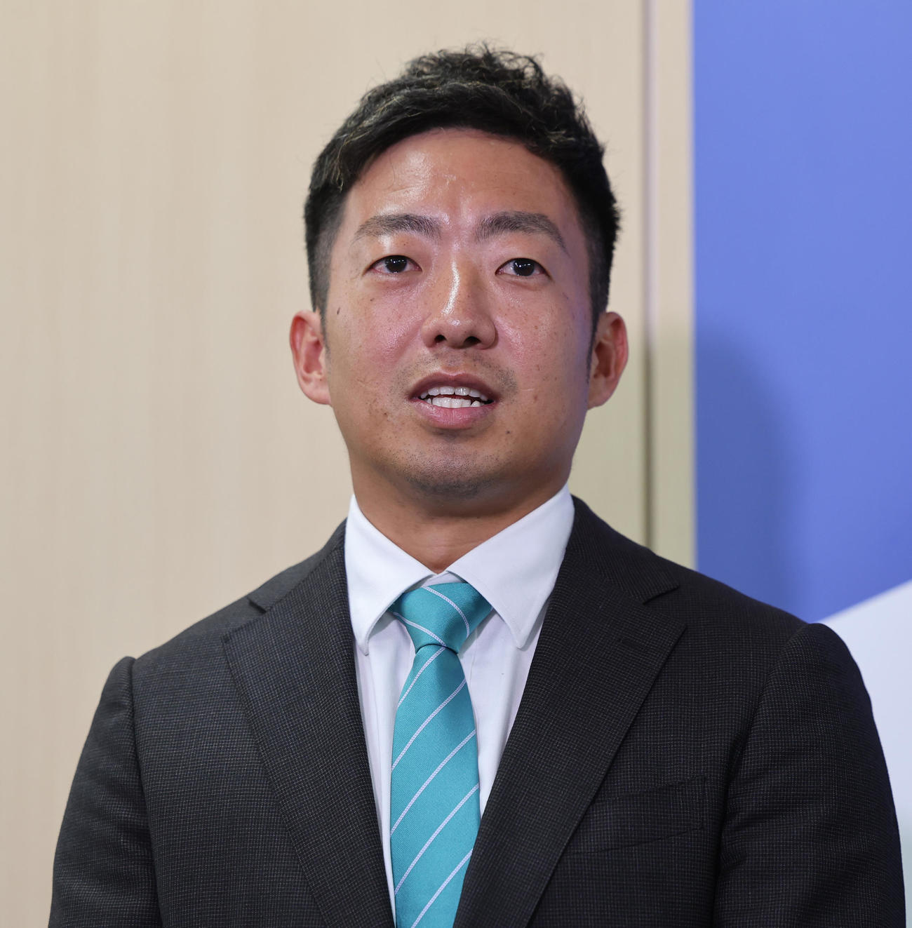 入団会見を行うヤクルト嘉弥真（撮影・野上伸悟）