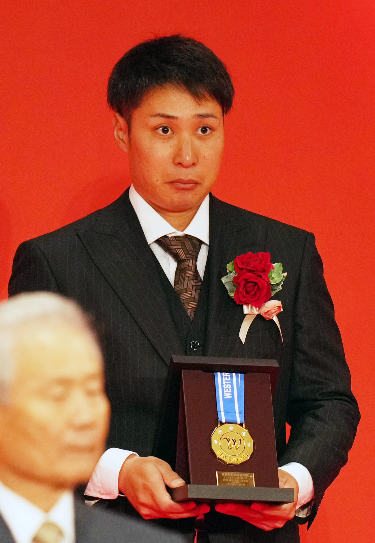 ウエスタン・リーグ最優秀防御率賞を受賞したオリックス村西（撮影・横山健太）