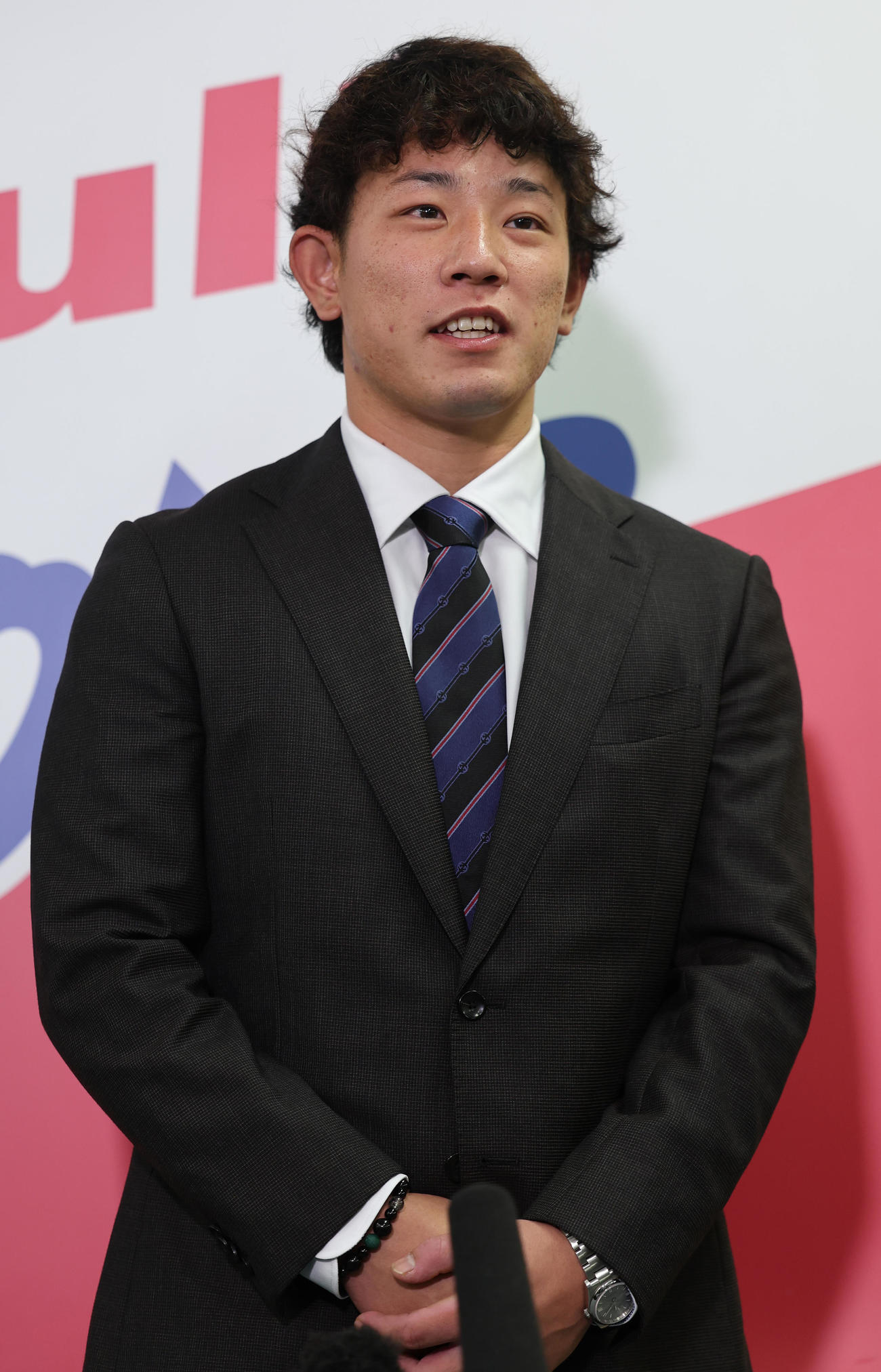 入団会見を行うヤクルト増田（撮影・野上伸悟）