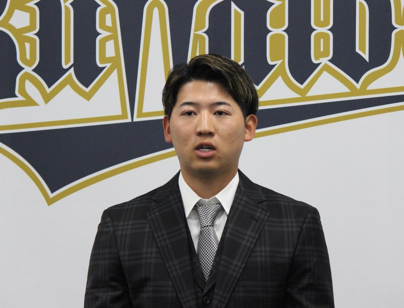 契約更改を終えて会見するオリックス椋木（撮影・柏原誠）