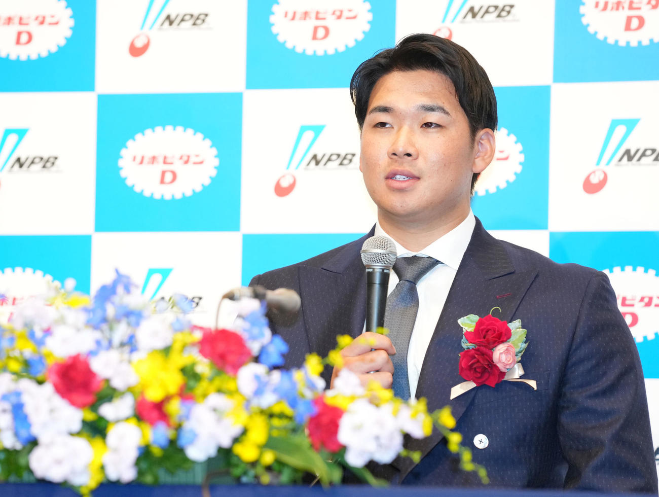 パ・リーグ最優秀新人賞を受賞した喜びを語るオリックス山下舜（撮影・横山健太）