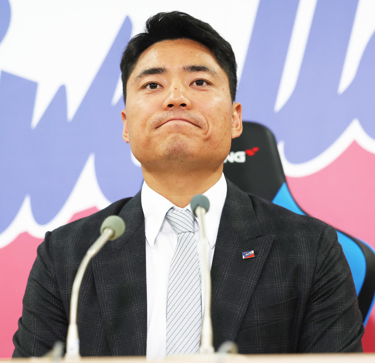 契約更改を終え会見するヤクルト中村（撮影・野上伸悟）