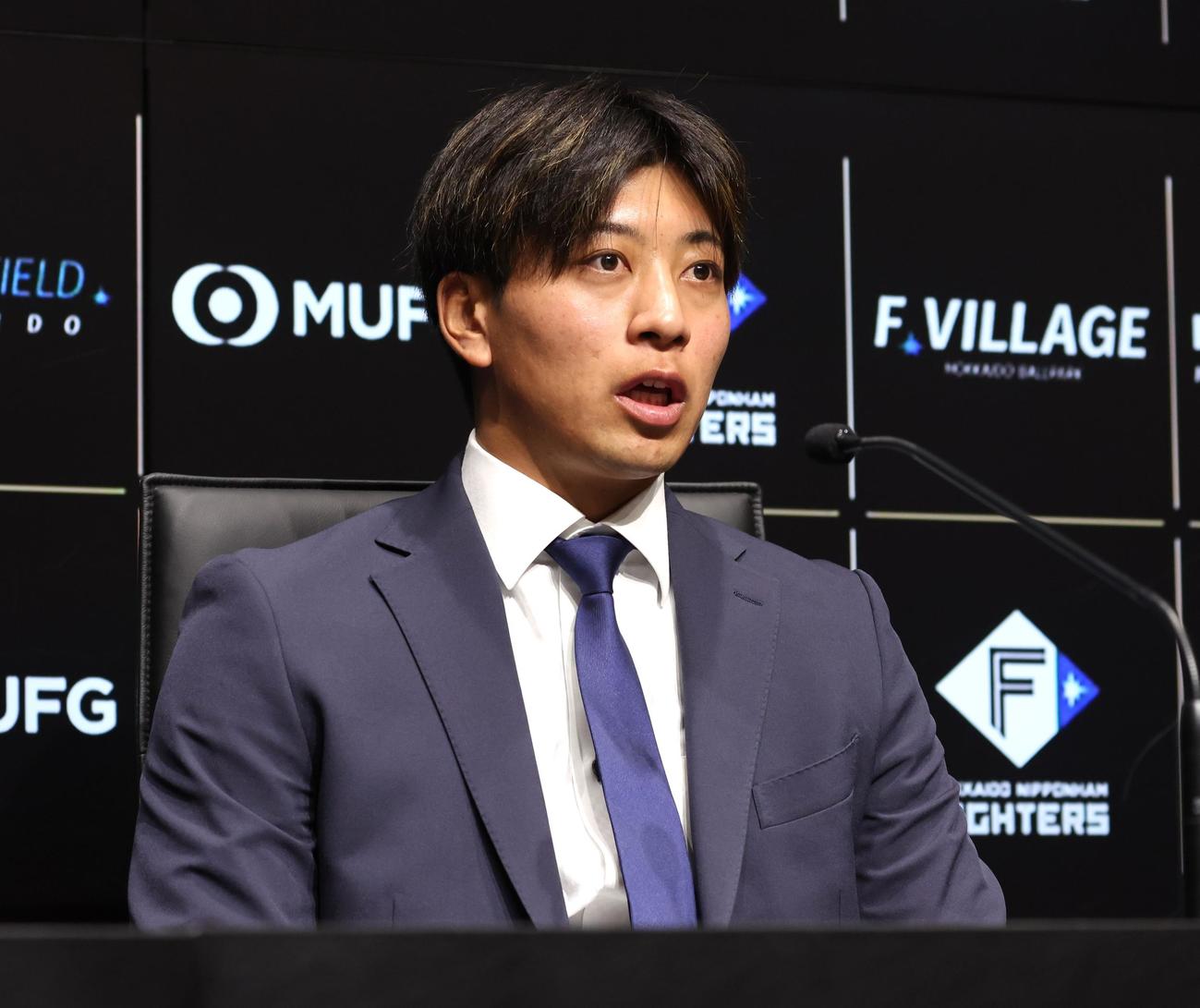 契約更改を終え会見する日本ハム古川（撮影・黒川智章）