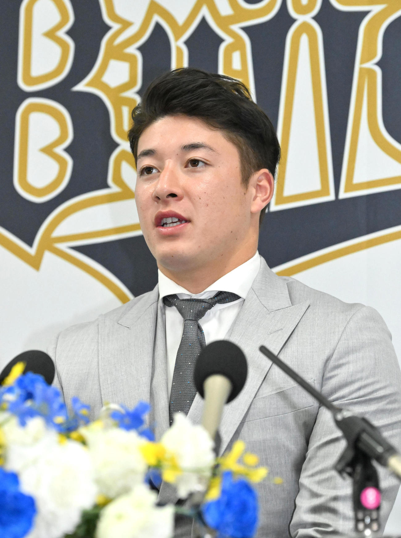 入団会見をする吉田輝（撮影・石井愛子）