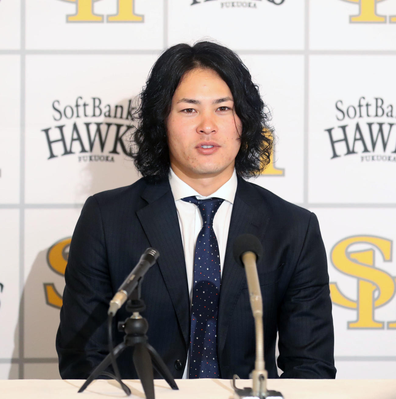 契約更改を終えて会見する笠谷（撮影・冨田成美）