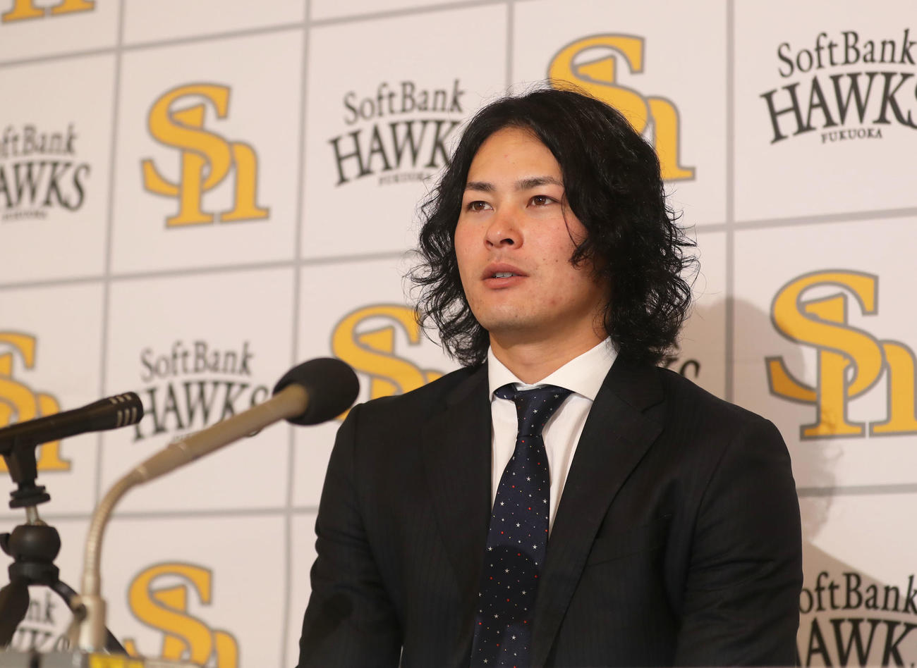 記者会見で質問に答える笠谷（撮影・冨田成美）