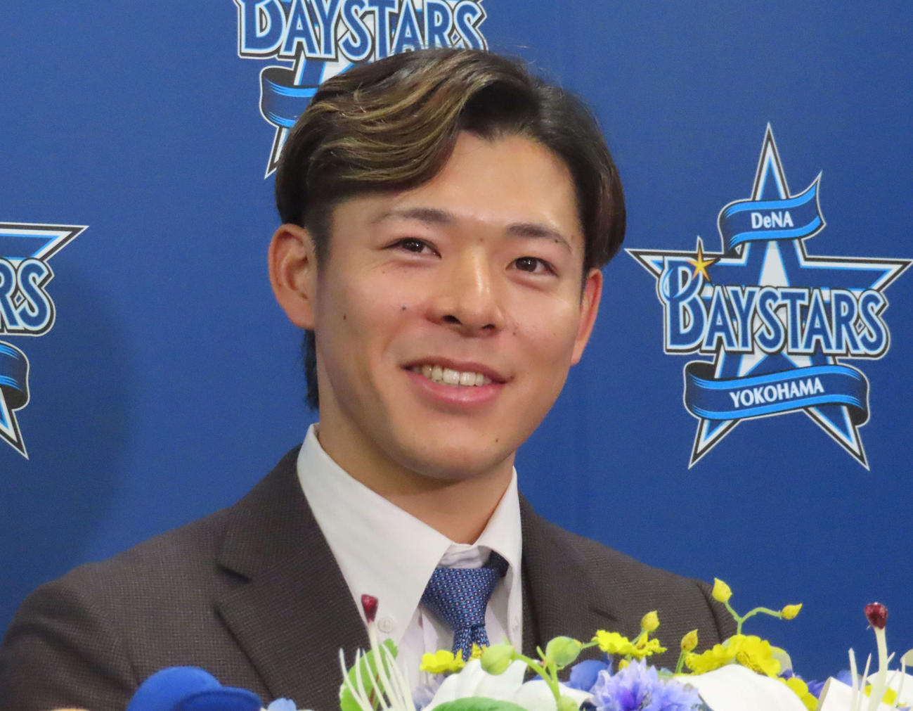 DeNA入団会見に臨んだ中川颯投手（撮影・黒須亮）