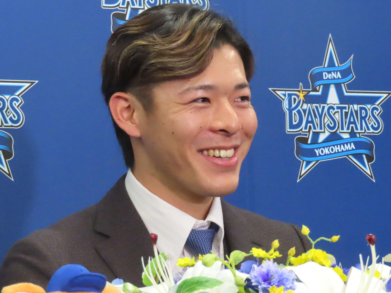 DeNA入団会見に臨んだ中川颯投手（撮影・黒須亮）
