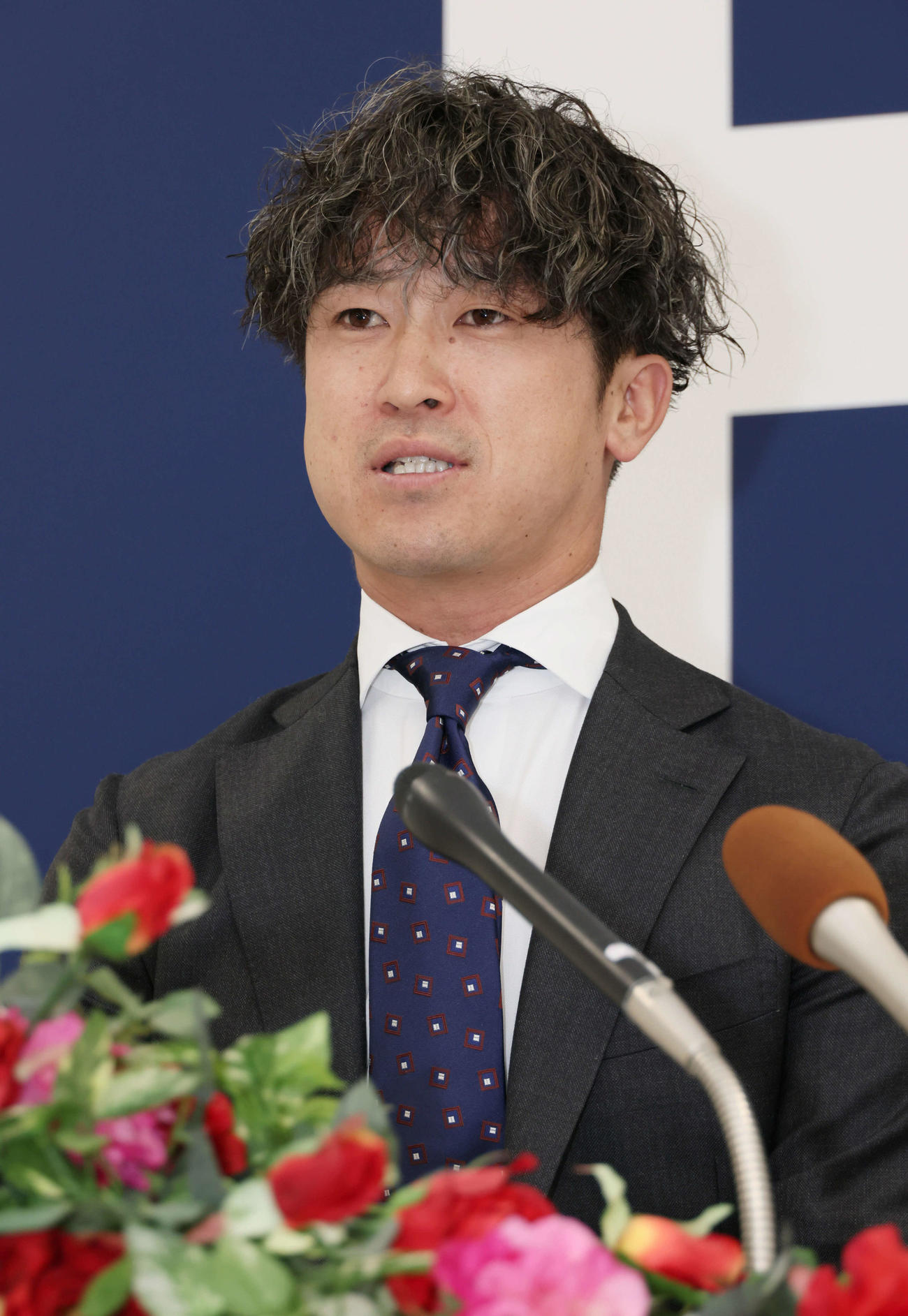 1200万円増の推定4100万円で契約更改し、会見する広島上本（撮影・加藤孝規）