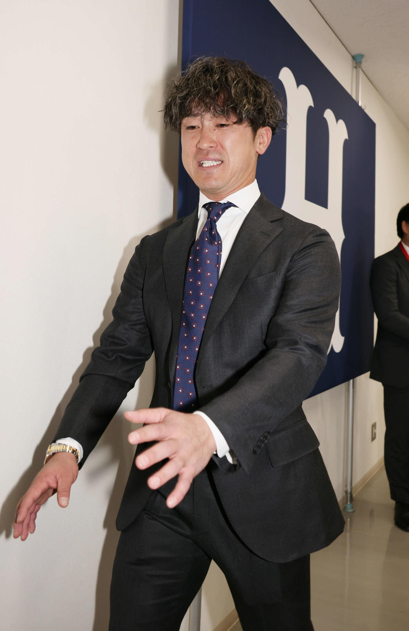 1200万円増の推定4100万円で契約更改した広島上本（撮影・加藤孝規）