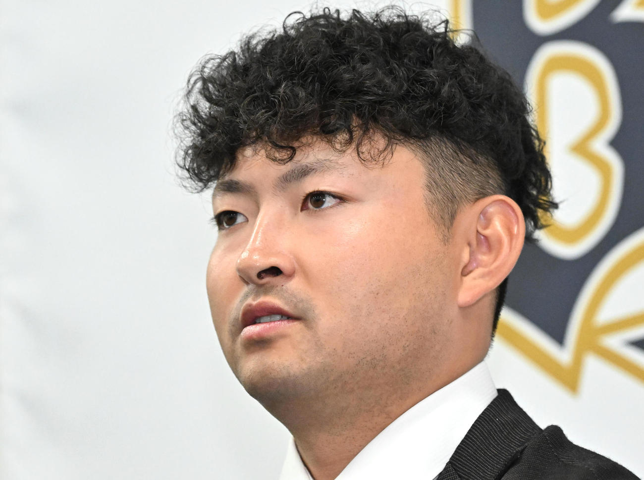 契約更改を終えて会見する小木田（撮影・石井愛子）