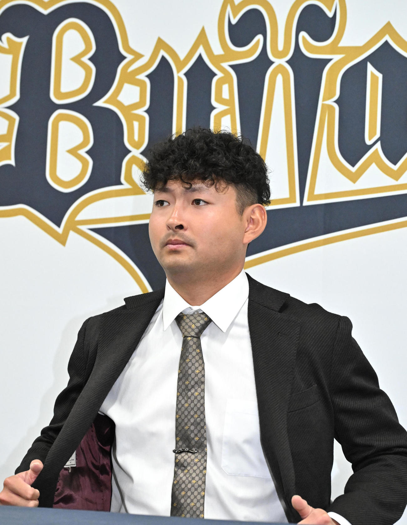 契約更改を終えて会見する小木田（撮影・石井愛子）