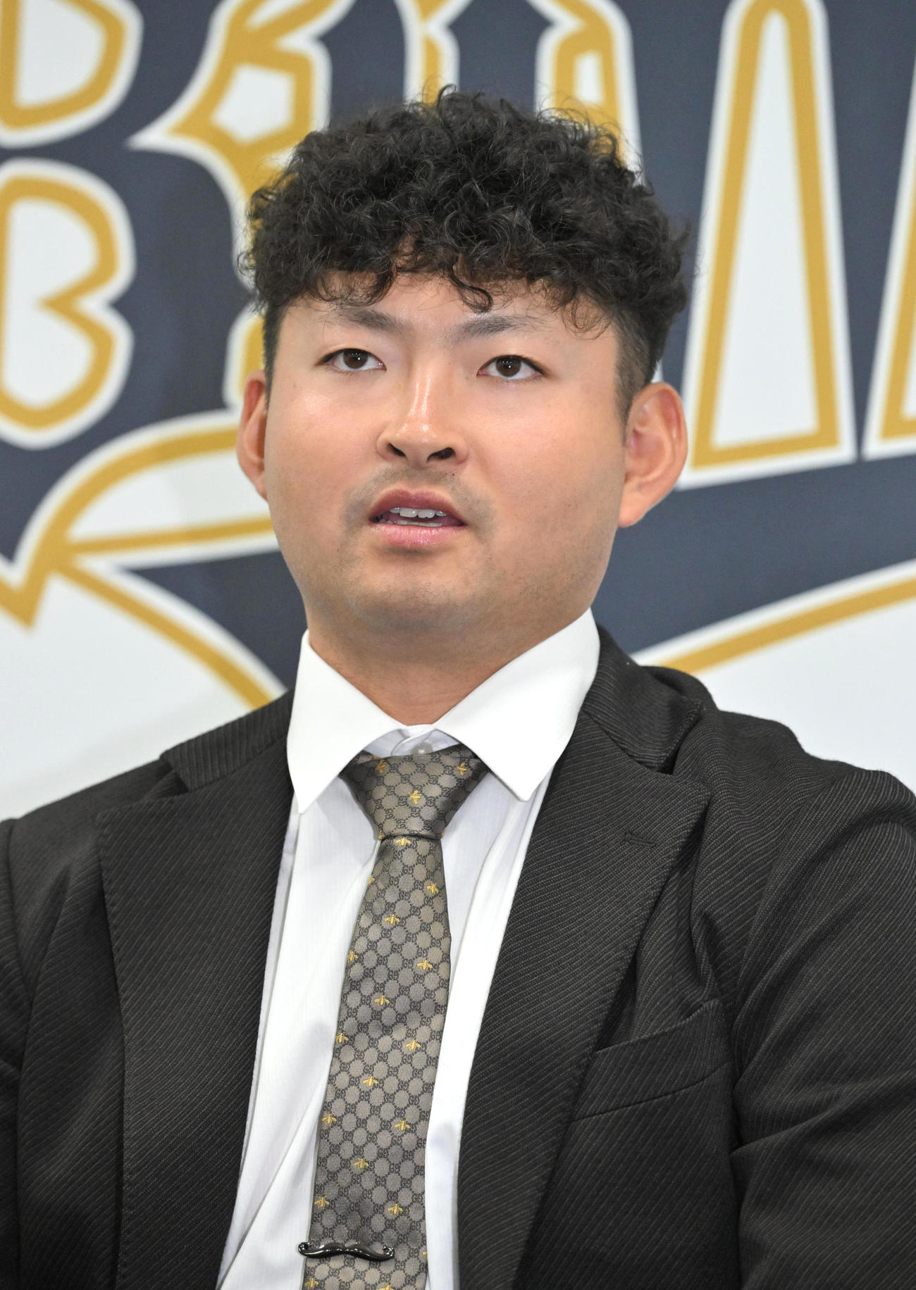 契約更改を終えて会見する小木田（撮影・石井愛子）