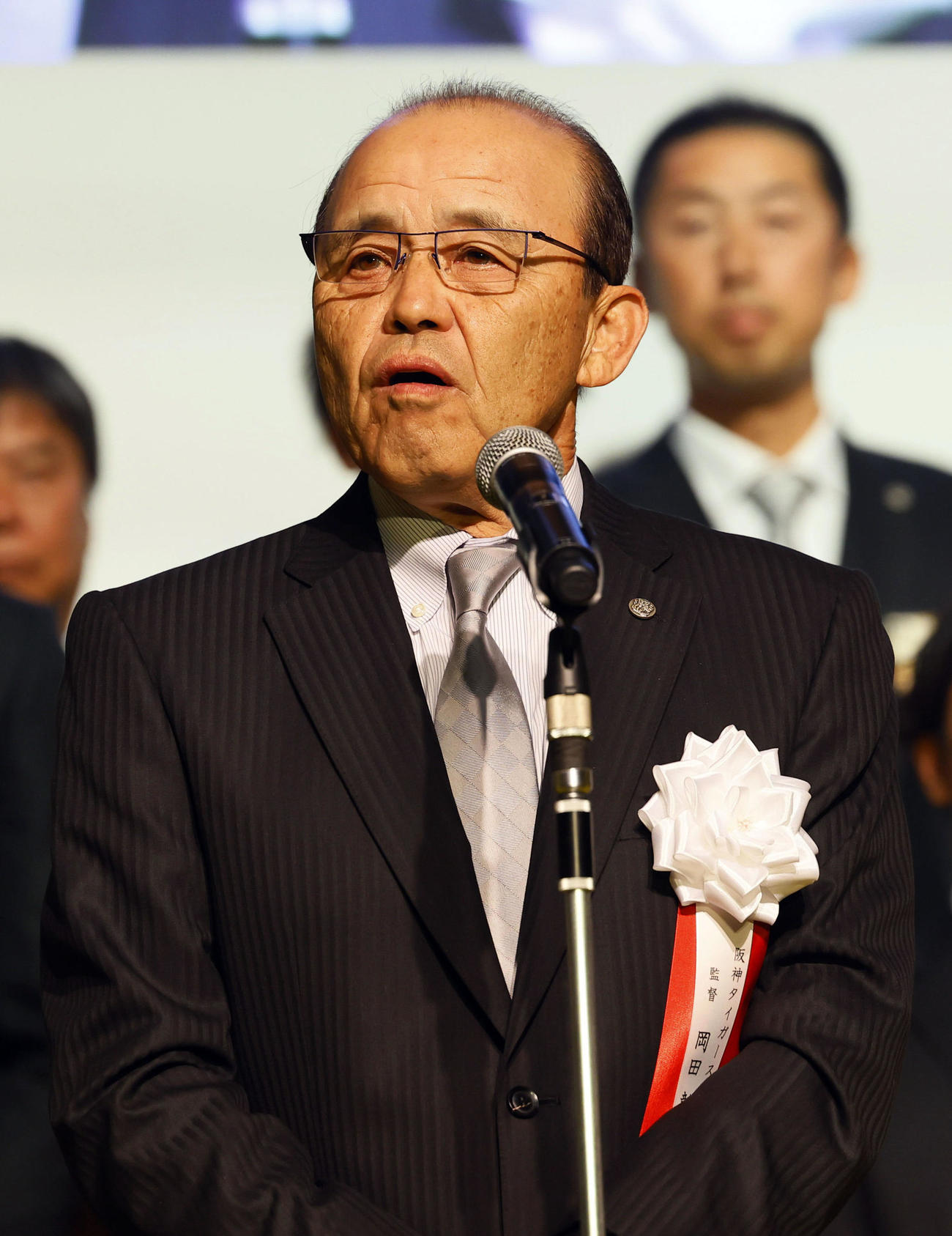 日本一・リーグ優勝祝賀会であいさつする阪神岡田監督（撮影・藤尾明華）