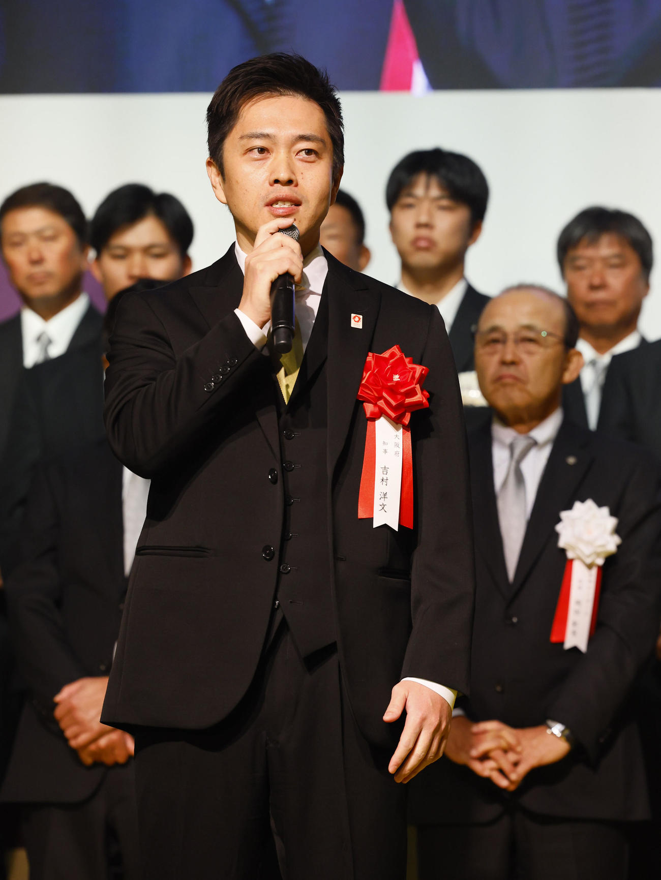 日本一・リーグ優勝祝賀会であいさつする吉村大阪府知事（撮影・藤尾明華）