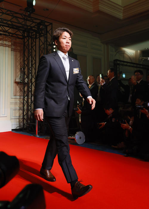 日本一・リーグ優勝祝賀会で入場する阪神村上（撮影・藤尾明華）