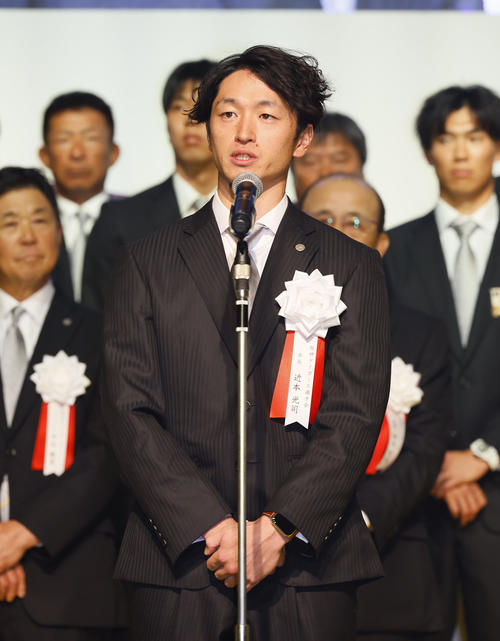 日本一・リーグ優勝祝賀会であいさつする阪神近本（撮影・藤尾明華）