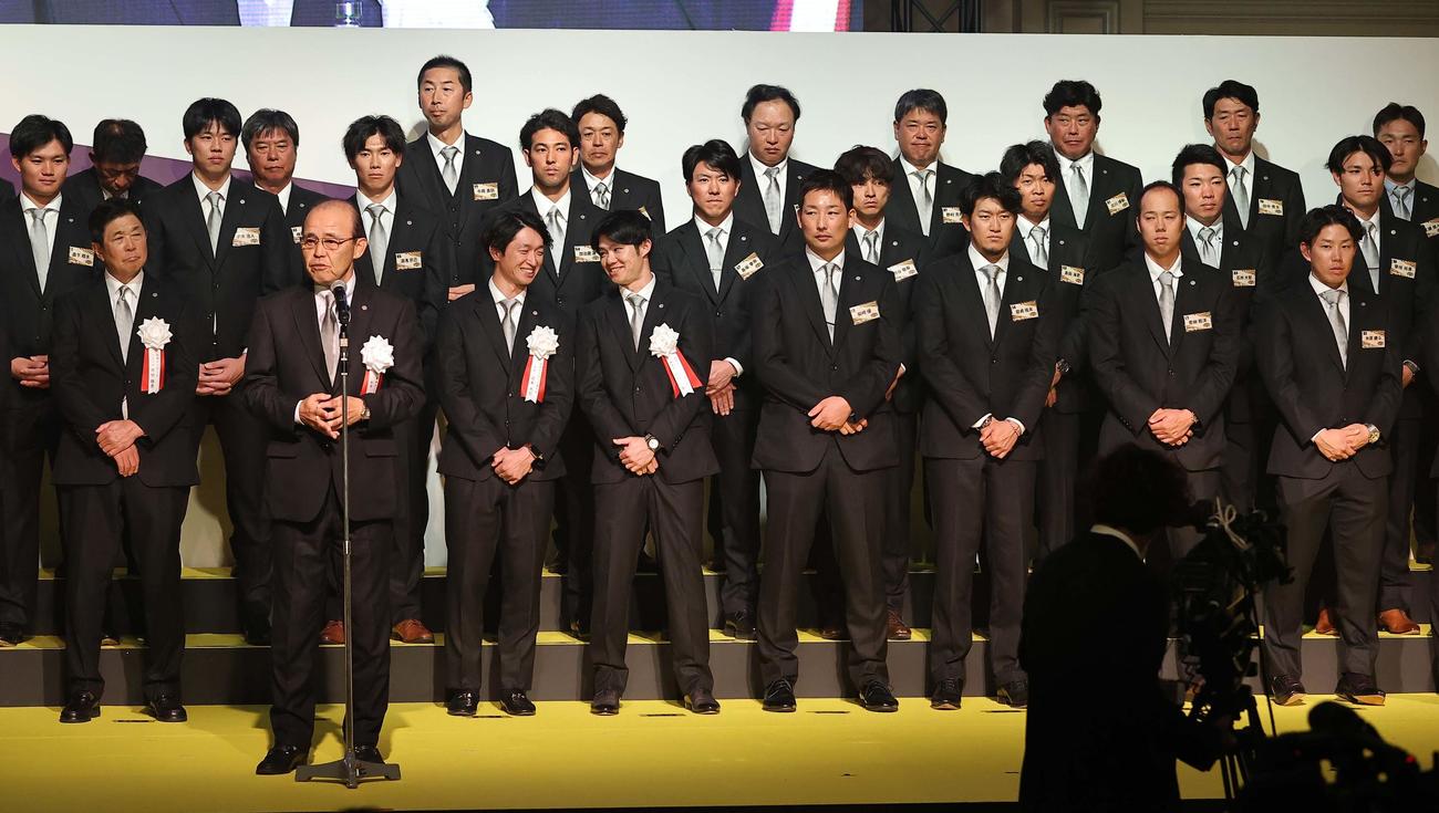2023　阪神タイガース日本一・リーグ優勝祝賀会であいさつをする岡田監督（撮影・上田博志）