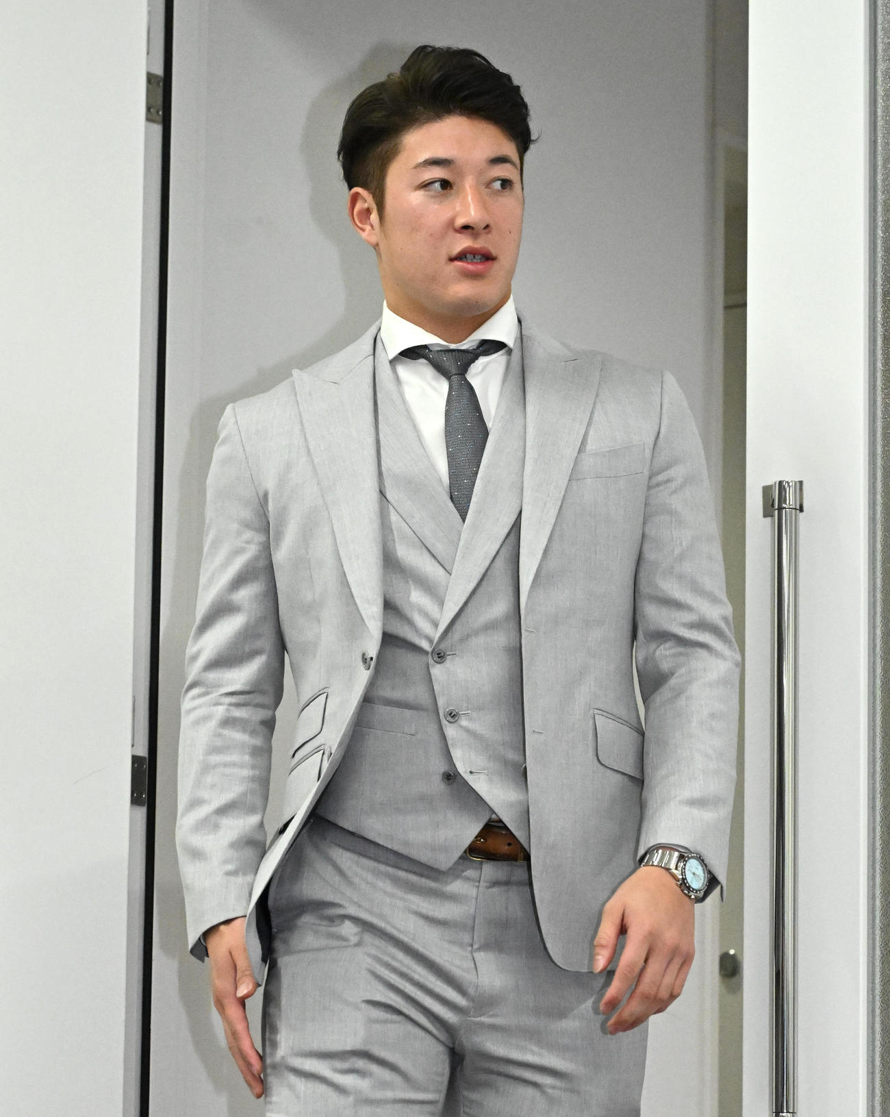 入団会見をする吉田（撮影・石井愛子）