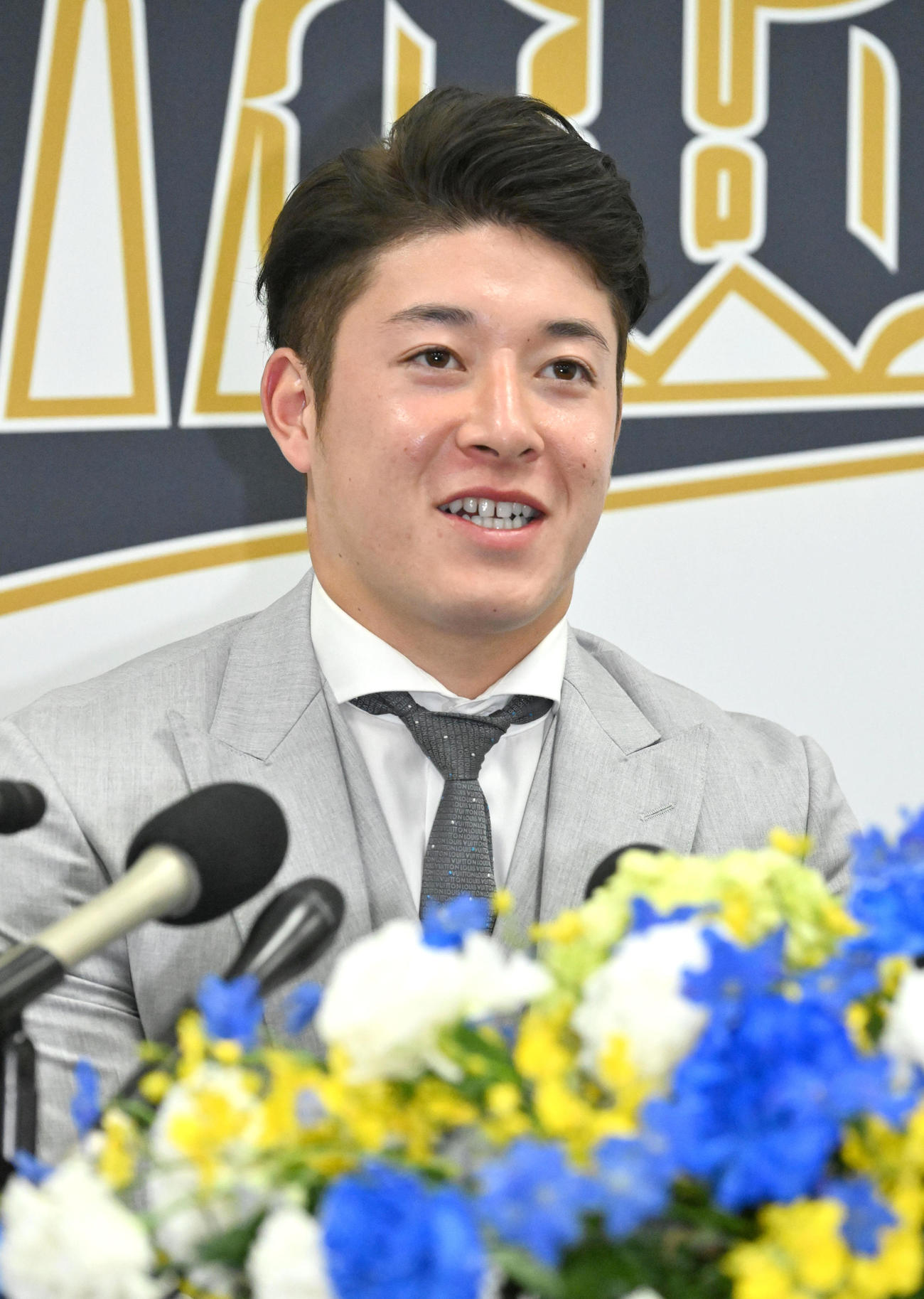 入団会見をする吉田輝（撮影・石井愛子）