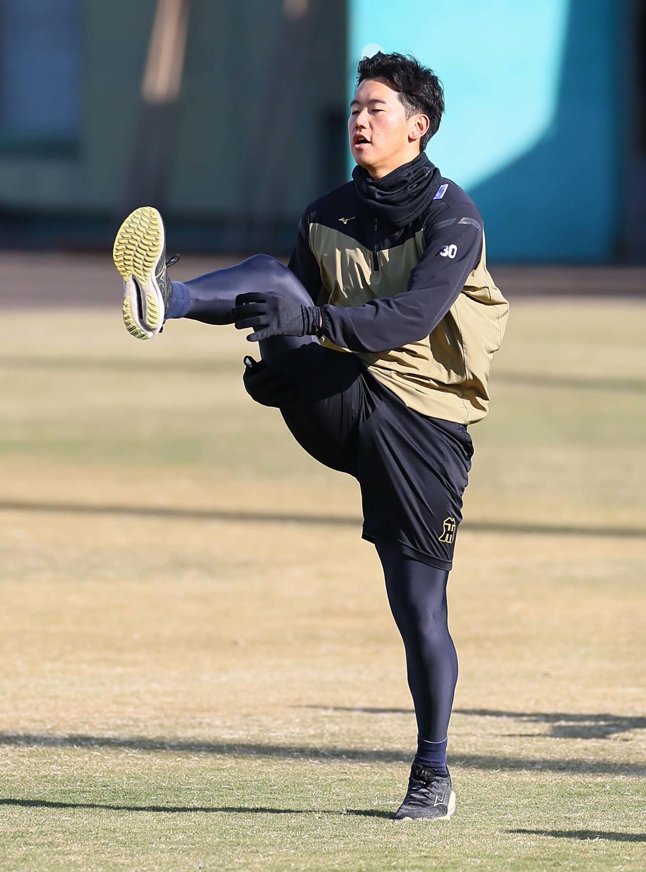 鳴尾浜球場でトレーニングをする門別（撮影・上田博志）