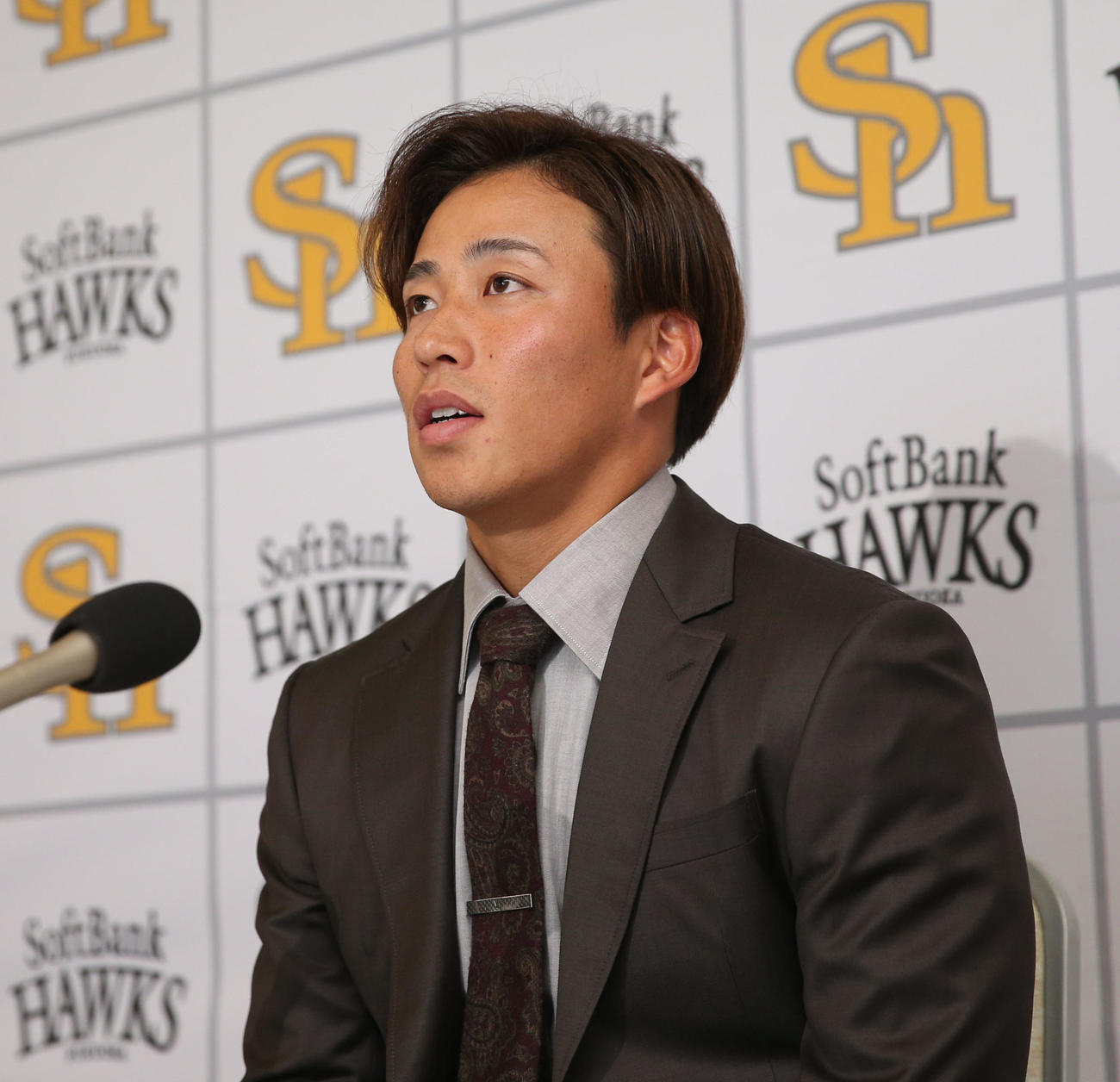 記者の質問に答える野村勇（撮影・冨田成美）