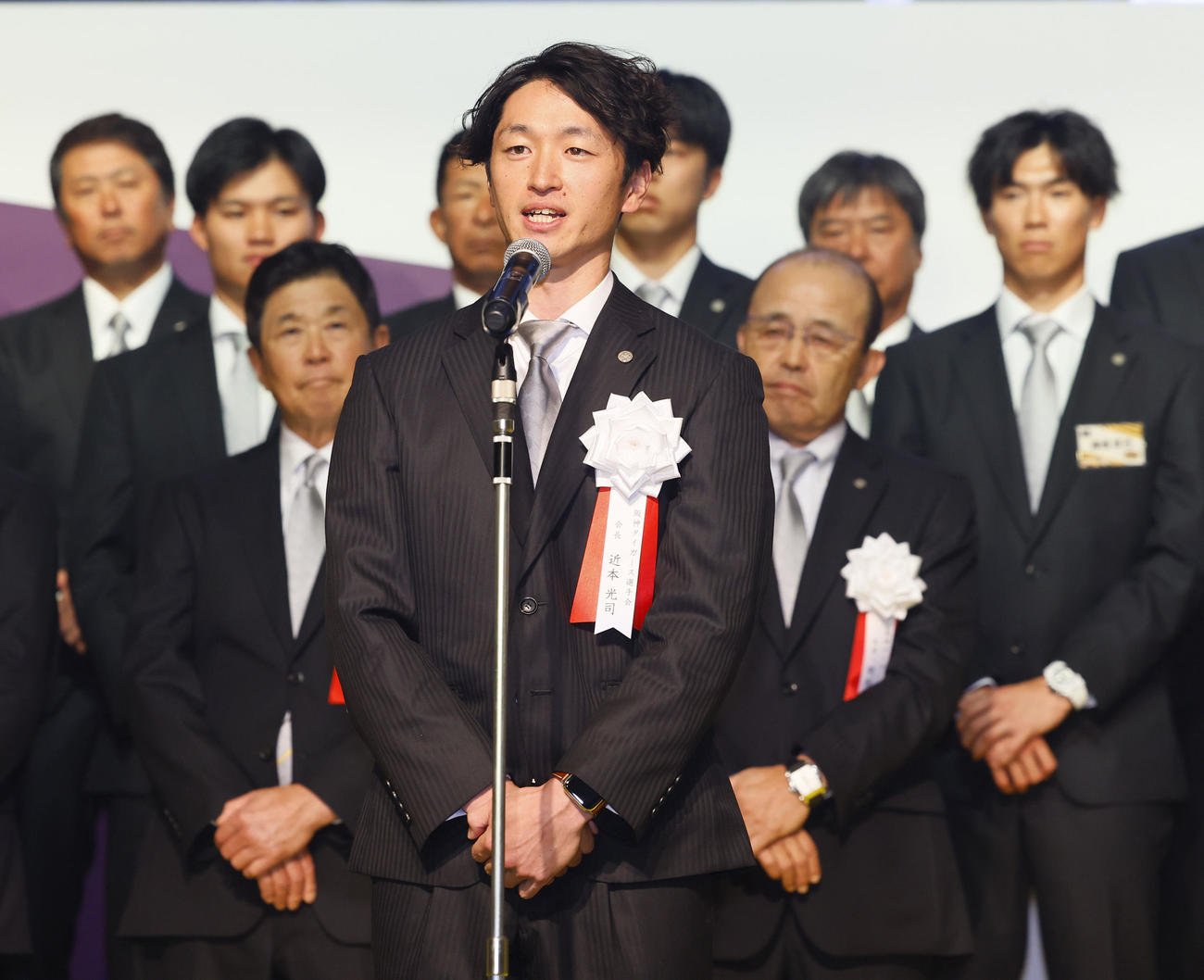 日本一・リーグ優勝祝賀会であいさつする阪神近本（撮影・藤尾明華）