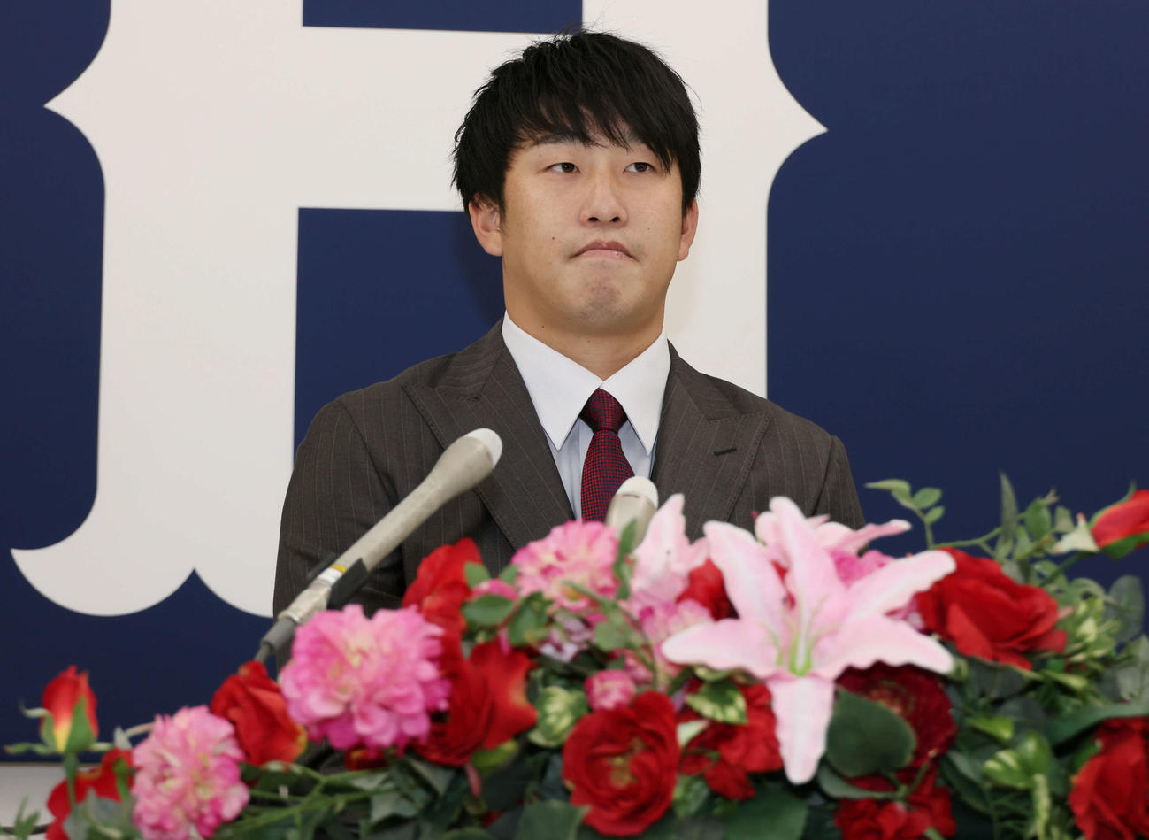 契約更改交渉を終え、会見する広島小園（撮影・加藤孝規）