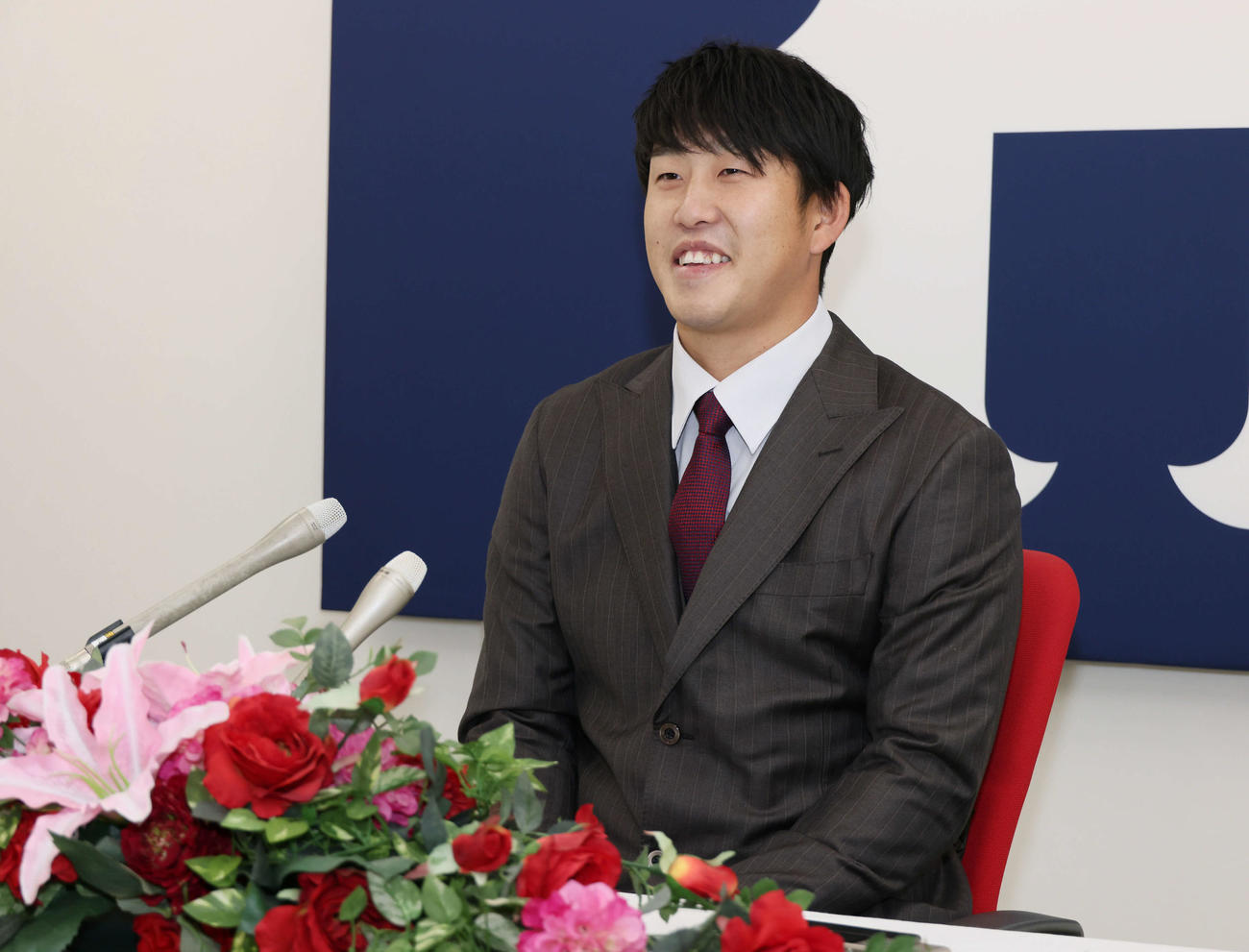 契約更改交渉を終え、会見する広島小園（撮影・加藤孝規）