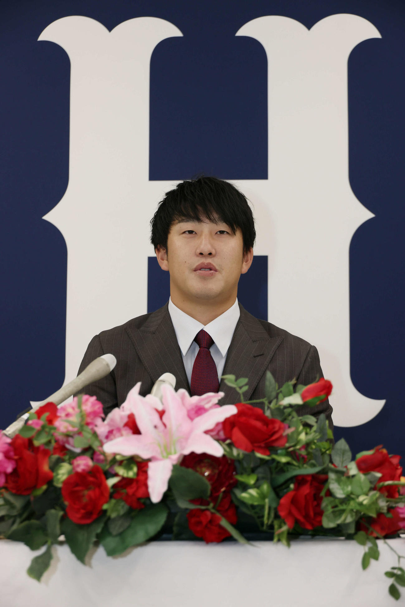 契約更改交渉を終え、会見する広島小園（撮影・加藤孝規）