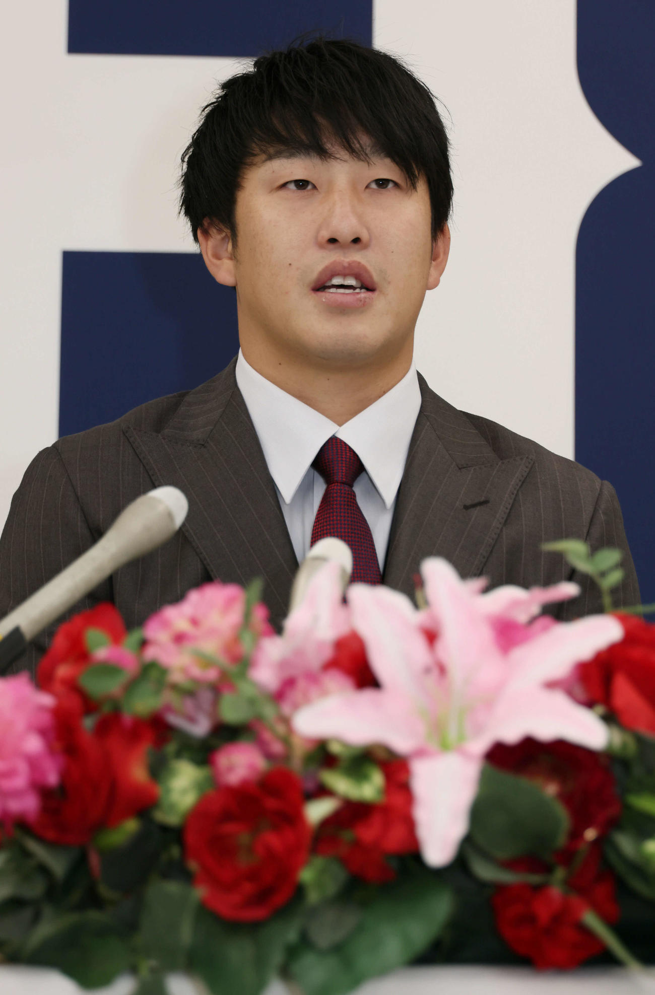 契約更改交渉を終え、会見する広島小園（撮影・加藤孝規）