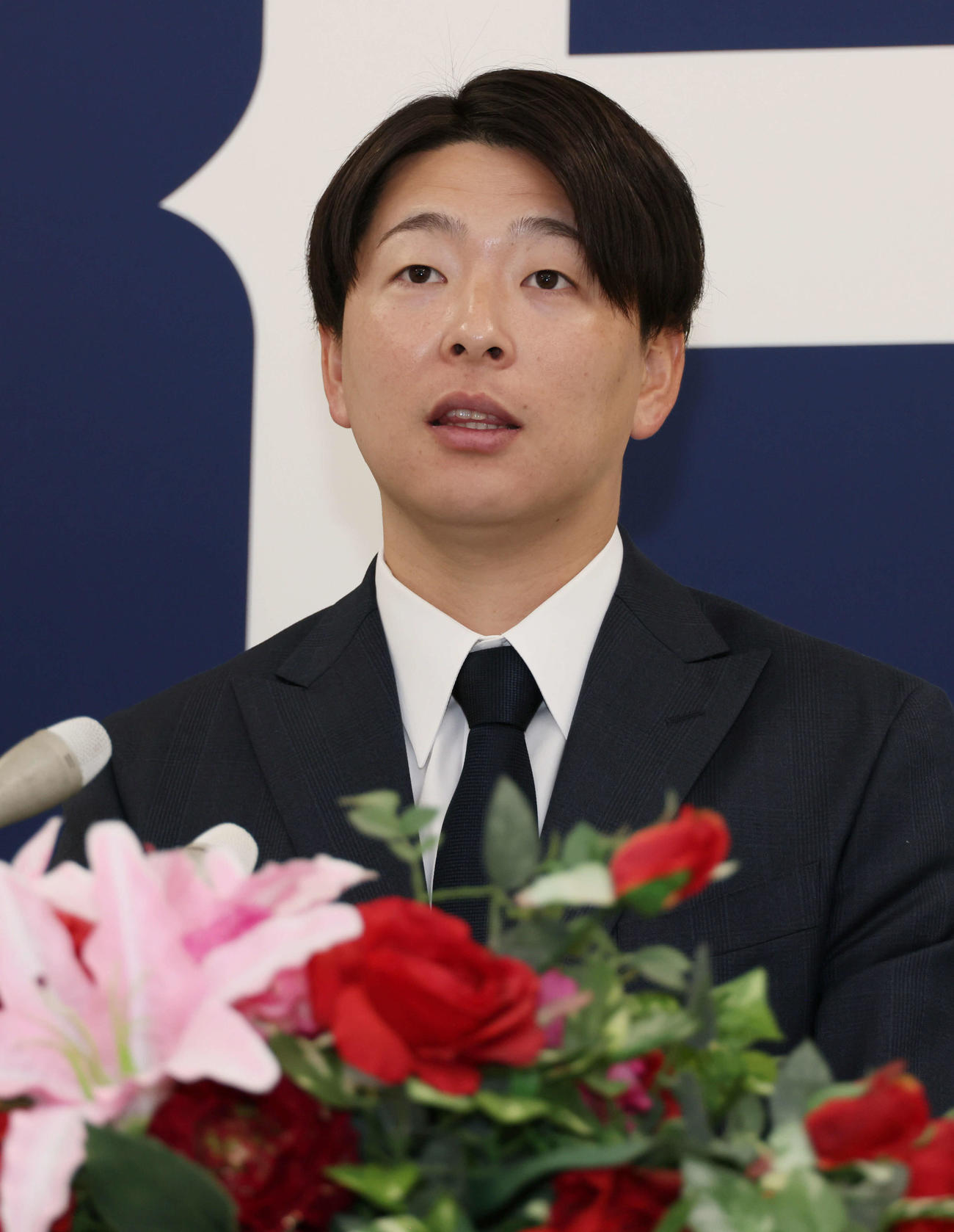 契約更改交渉後、会見する広島大瀬良（撮影・加藤孝規）