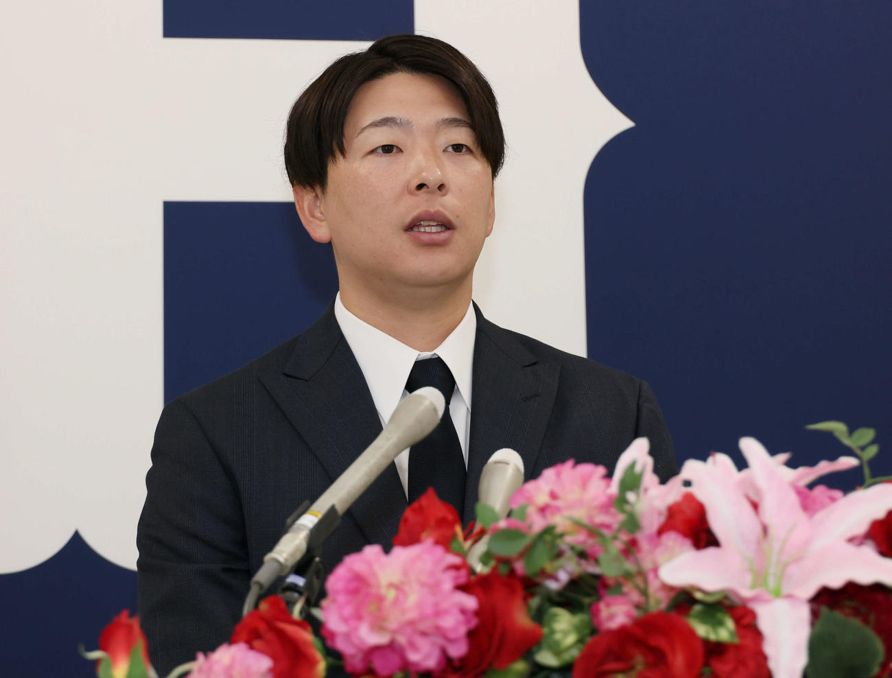 契約更改交渉後、会見する広島大瀬良（撮影・加藤孝規）