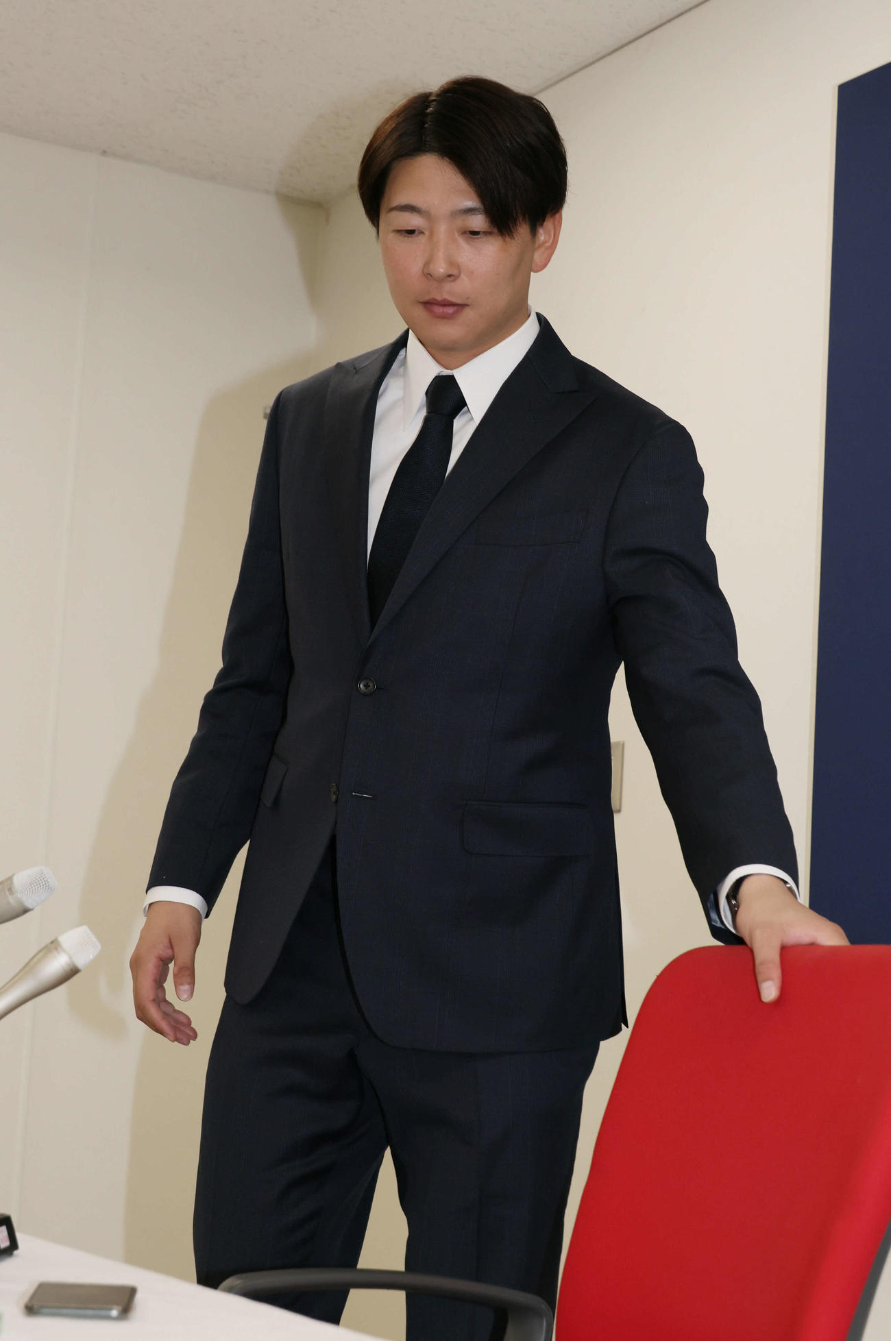 契約更改交渉後、会見にのぞむ広島大瀬良（撮影・加藤孝規）