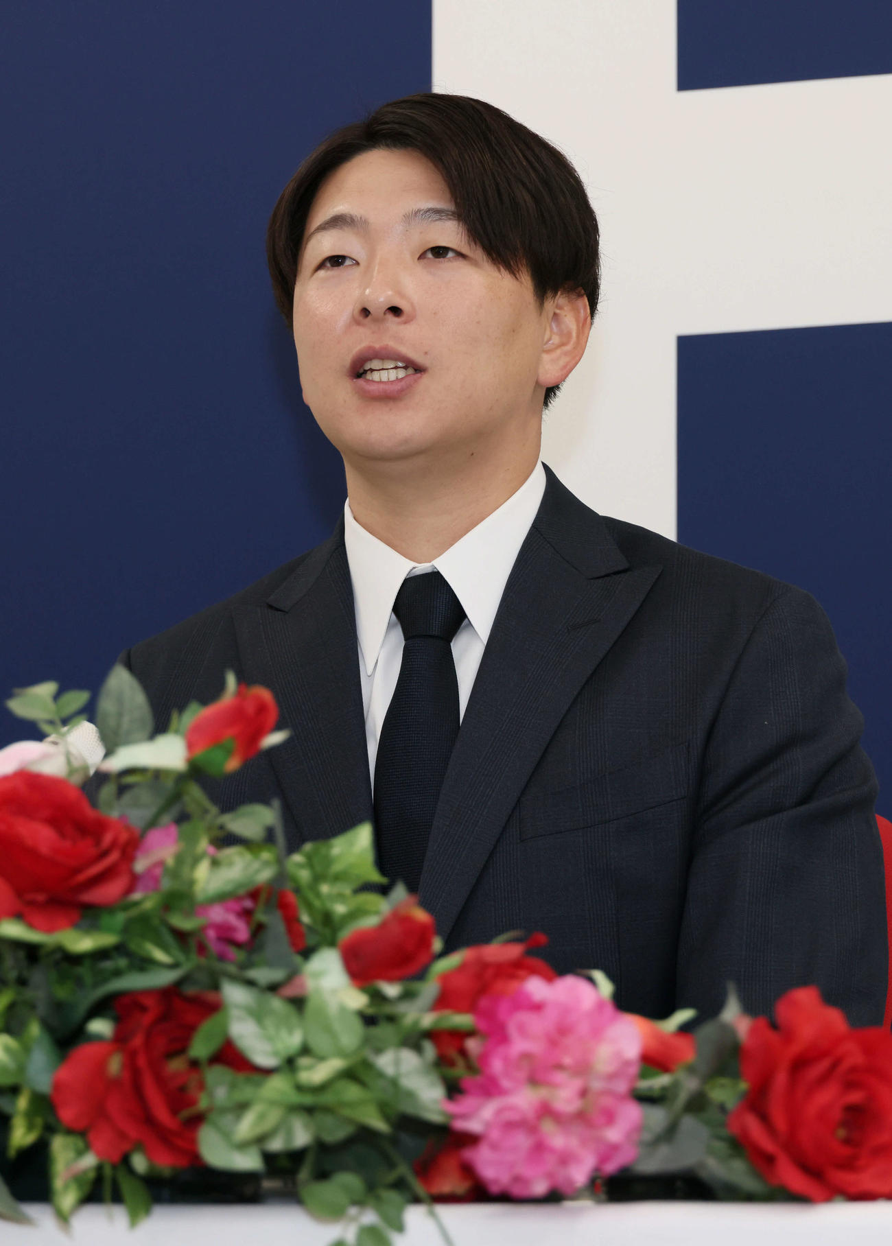 契約更改交渉後、会見する広島大瀬良（撮影・加藤孝規）