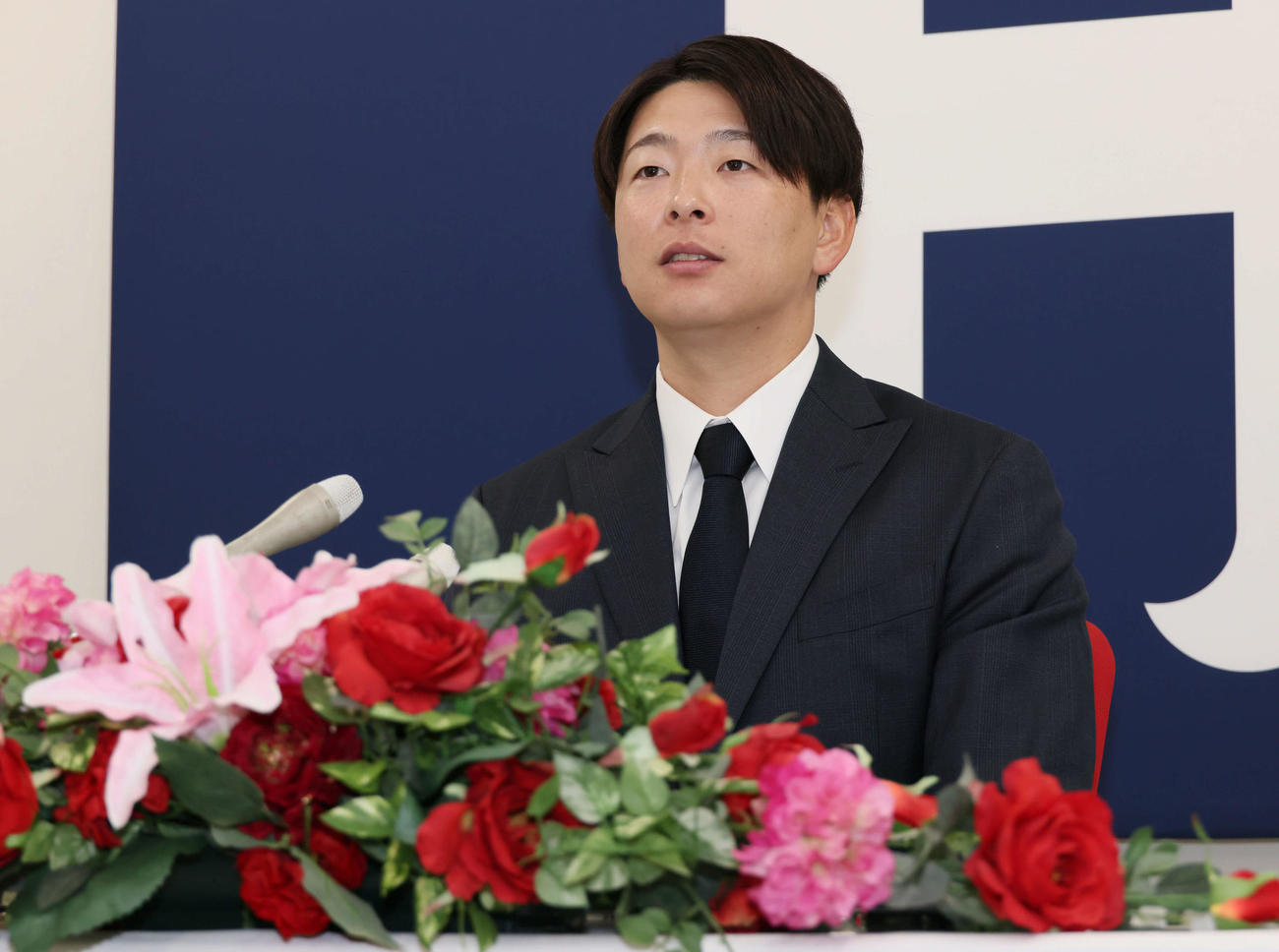 契約更改交渉後、会見する広島大瀬良（撮影・加藤孝規）