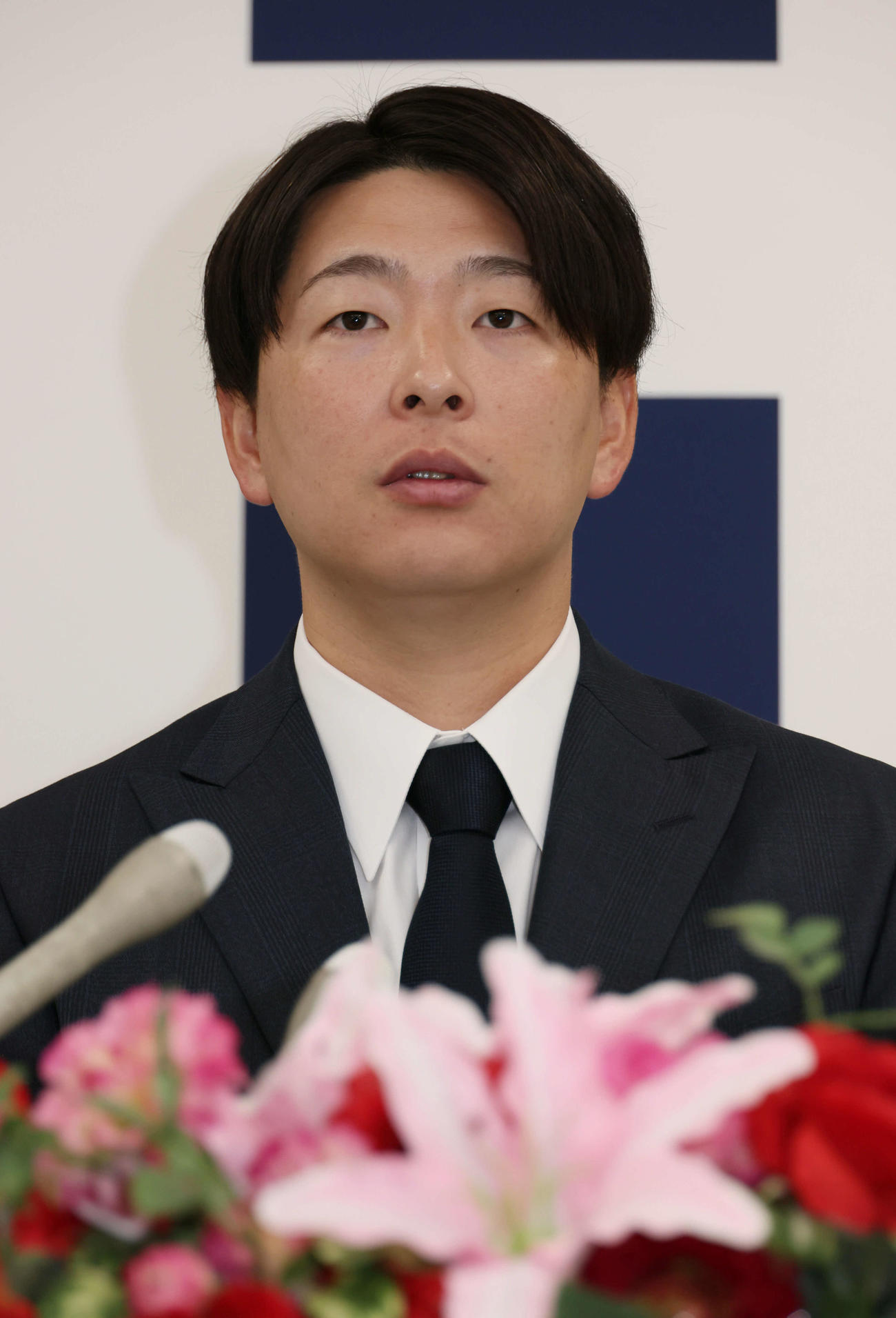 契約更改交渉後、会見する広島大瀬良（撮影・加藤孝規）